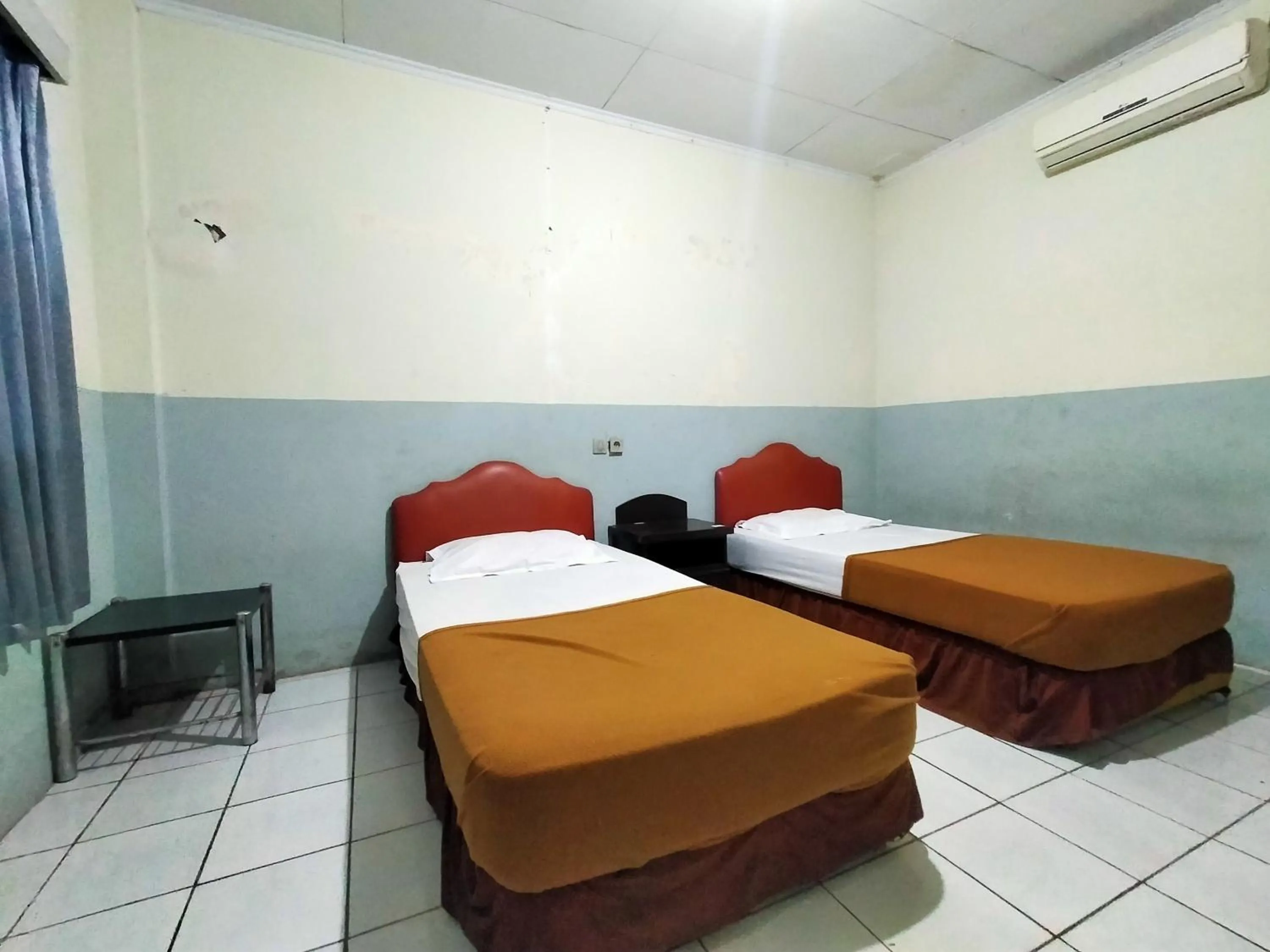 Bedroom, Bed in Hotel Nirwana Ternate RedPartner