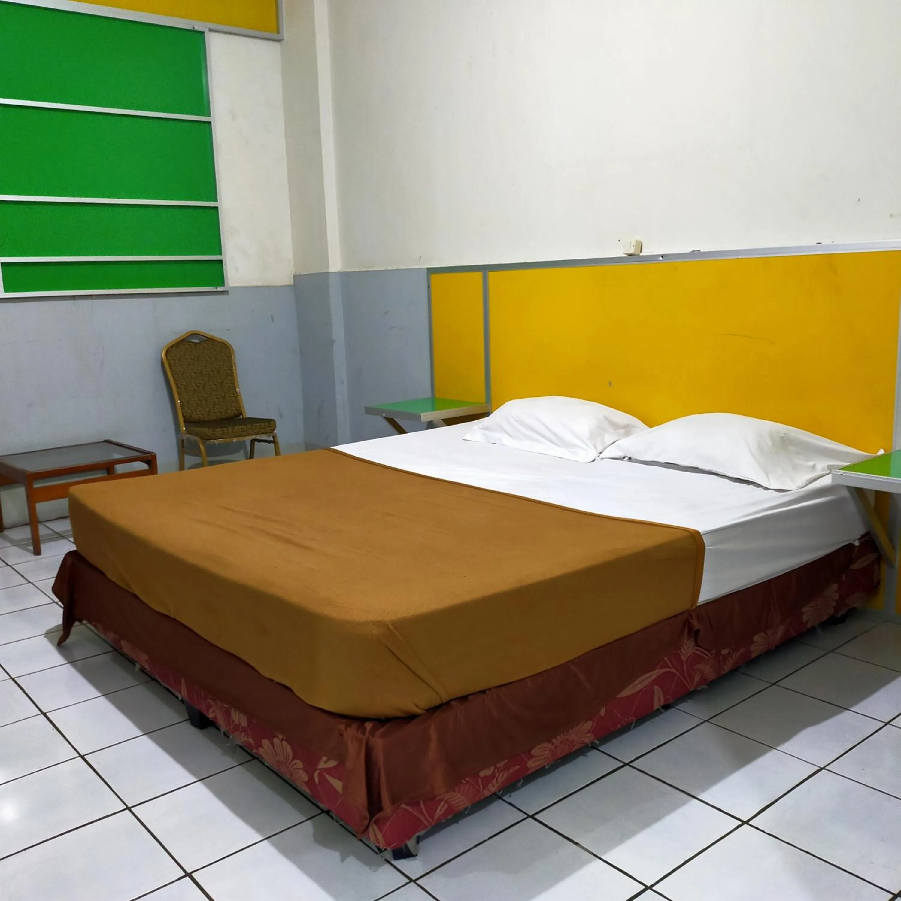 Bedroom, Bed in Hotel Nirwana Ternate RedPartner