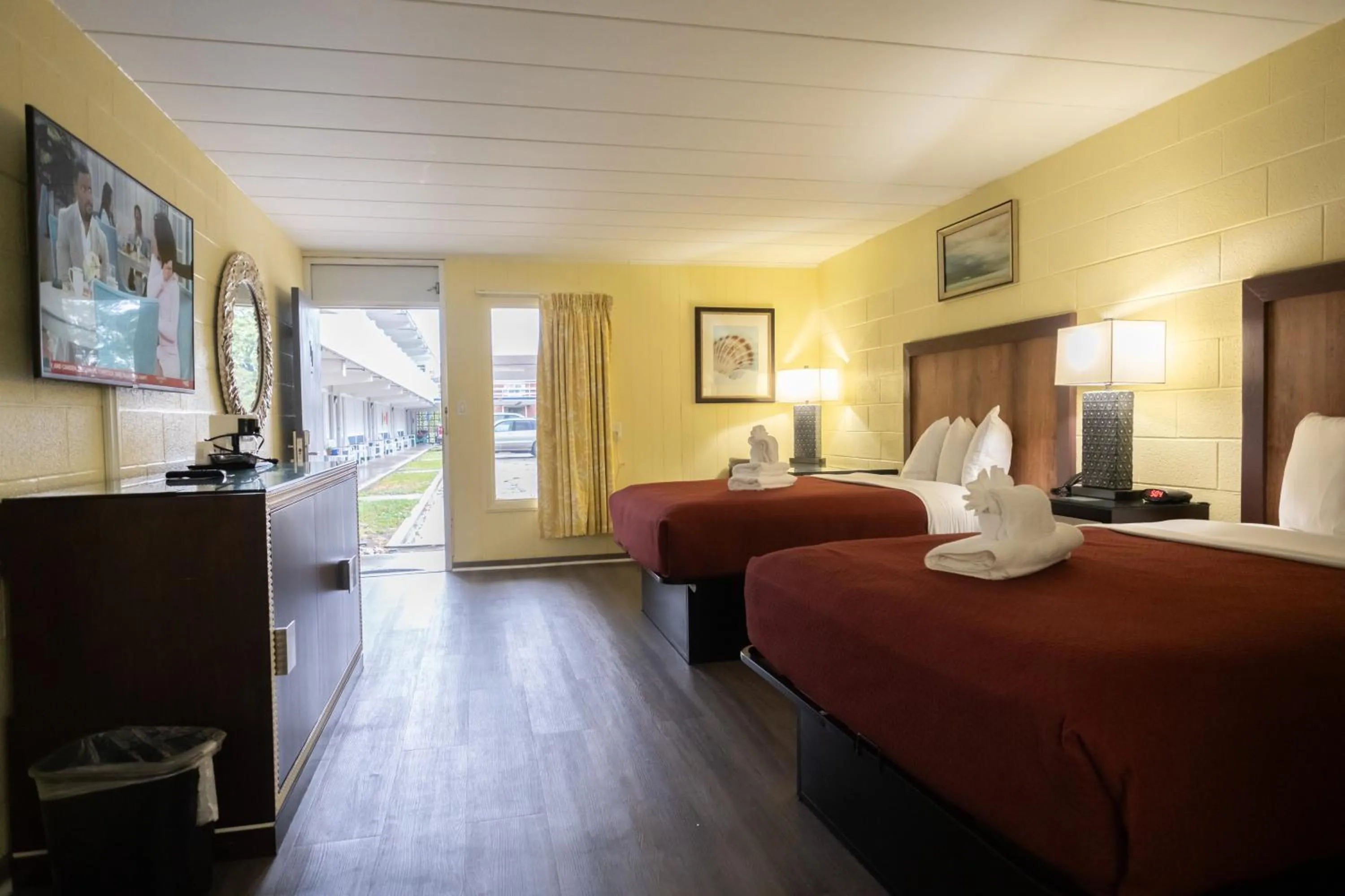 Bed in Heart of Manteo