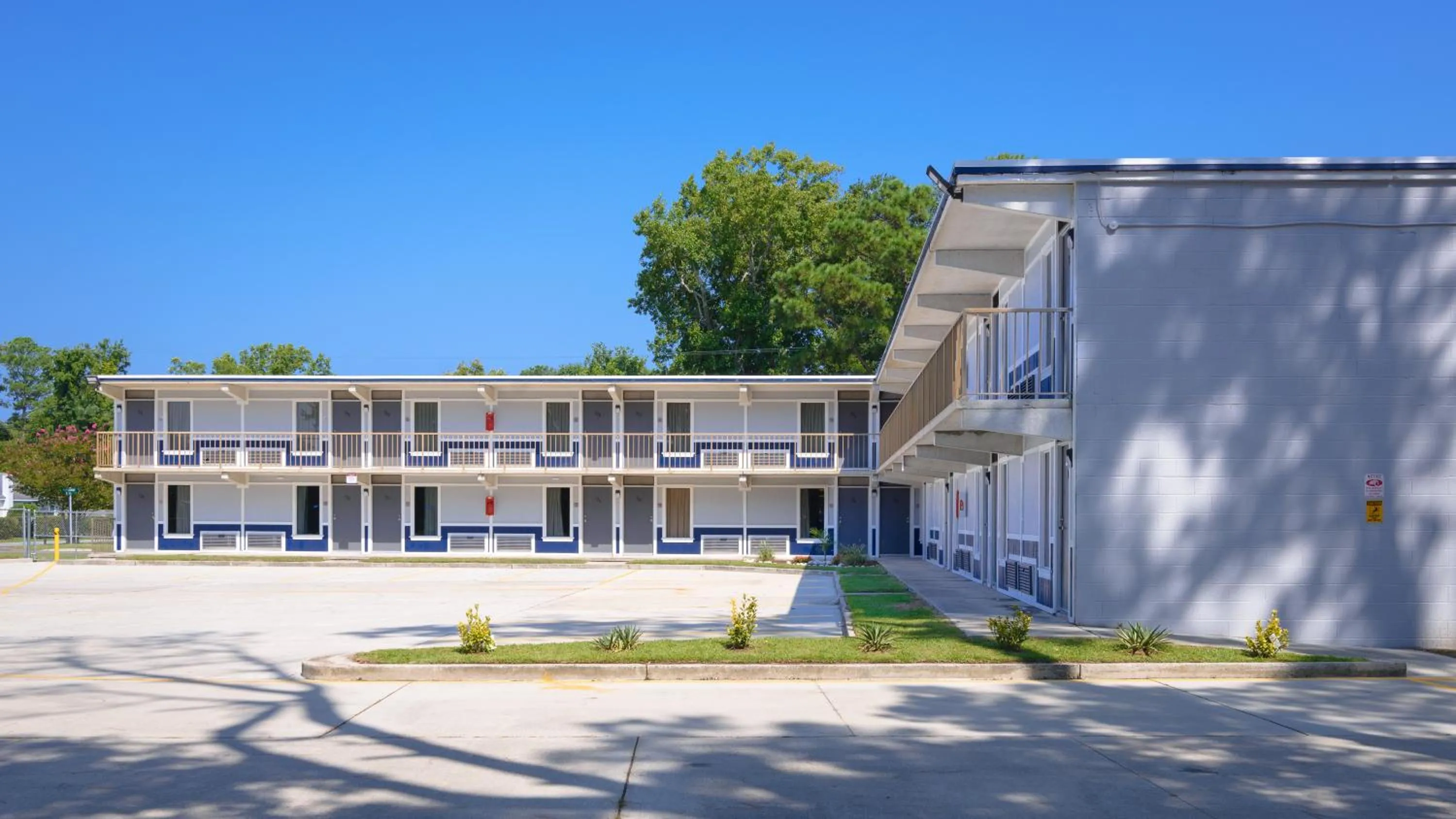 Property building in Heart of Manteo