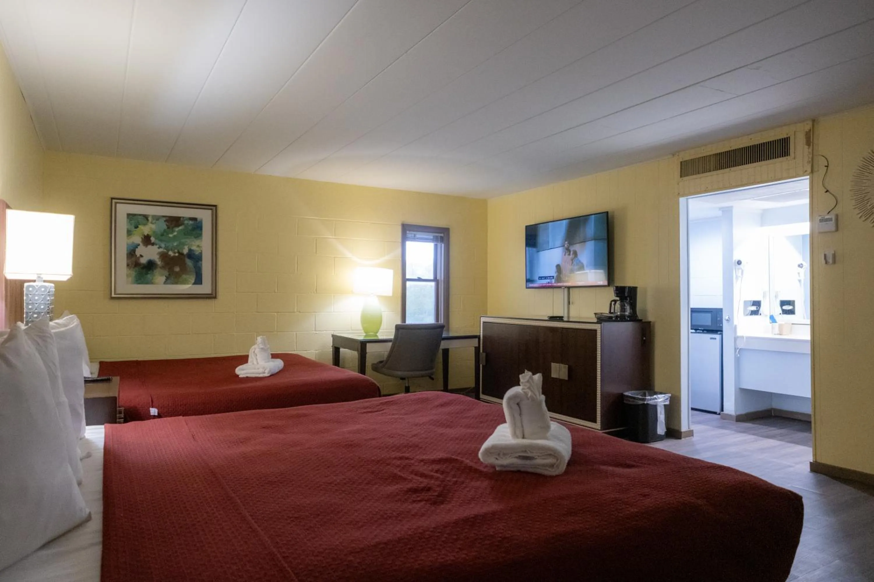 Bed in Heart of Manteo