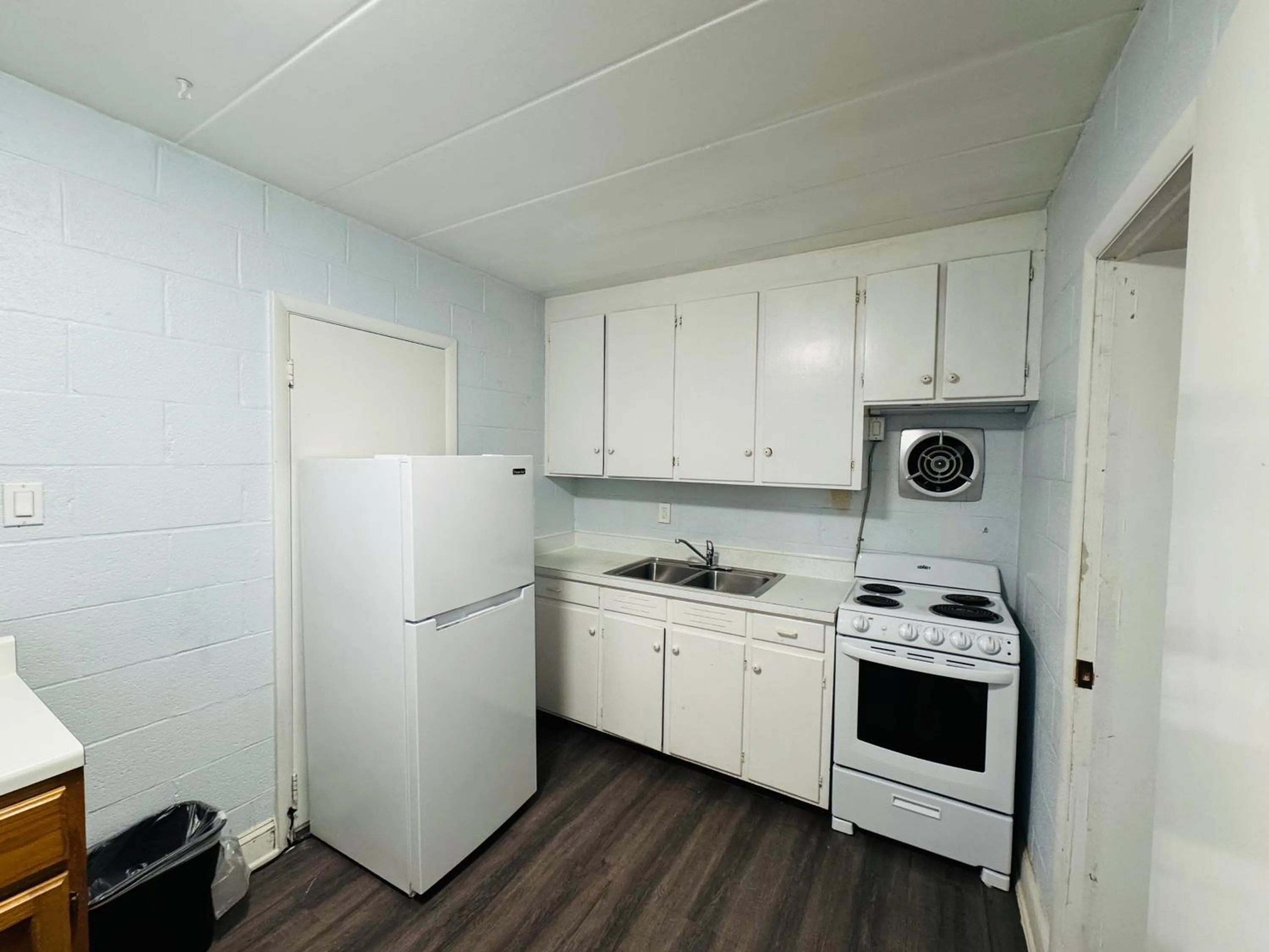 Kitchen or kitchenette in Heart of Manteo