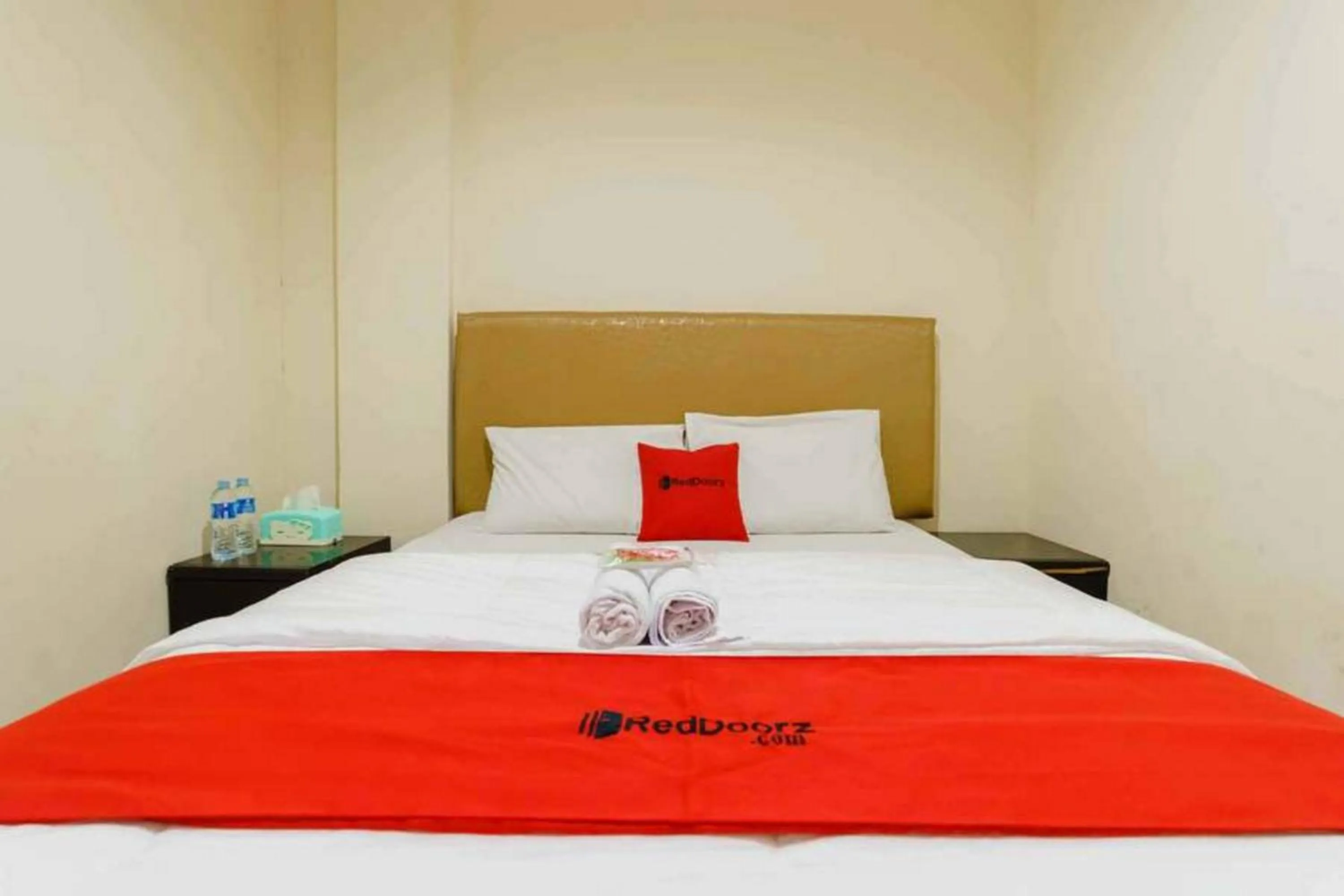 Bedroom, Bed in RedDoorz at Dwipa Wisata Hotel Lampung