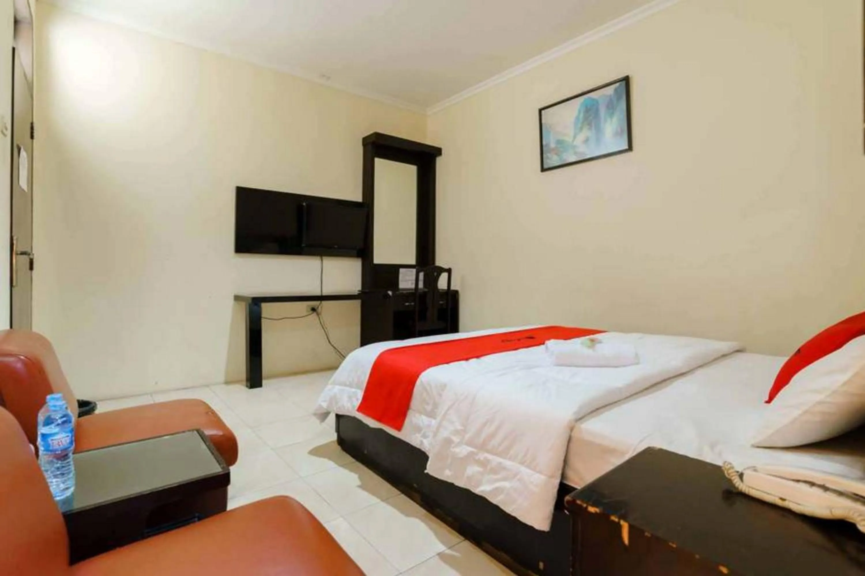 Bedroom, Bed in RedDoorz at Dwipa Wisata Hotel Lampung