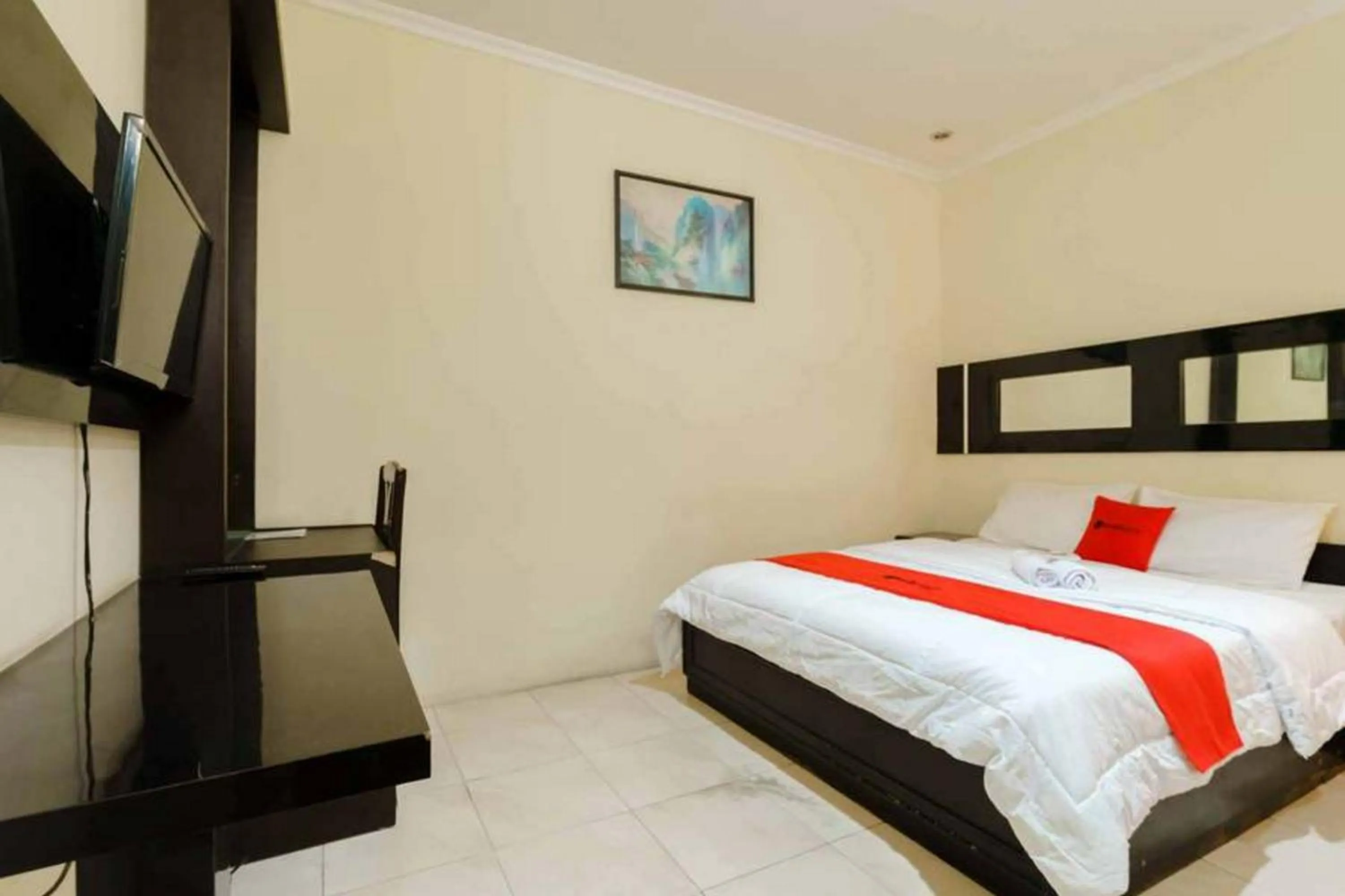 Bedroom, Bed in RedDoorz at Dwipa Wisata Hotel Lampung