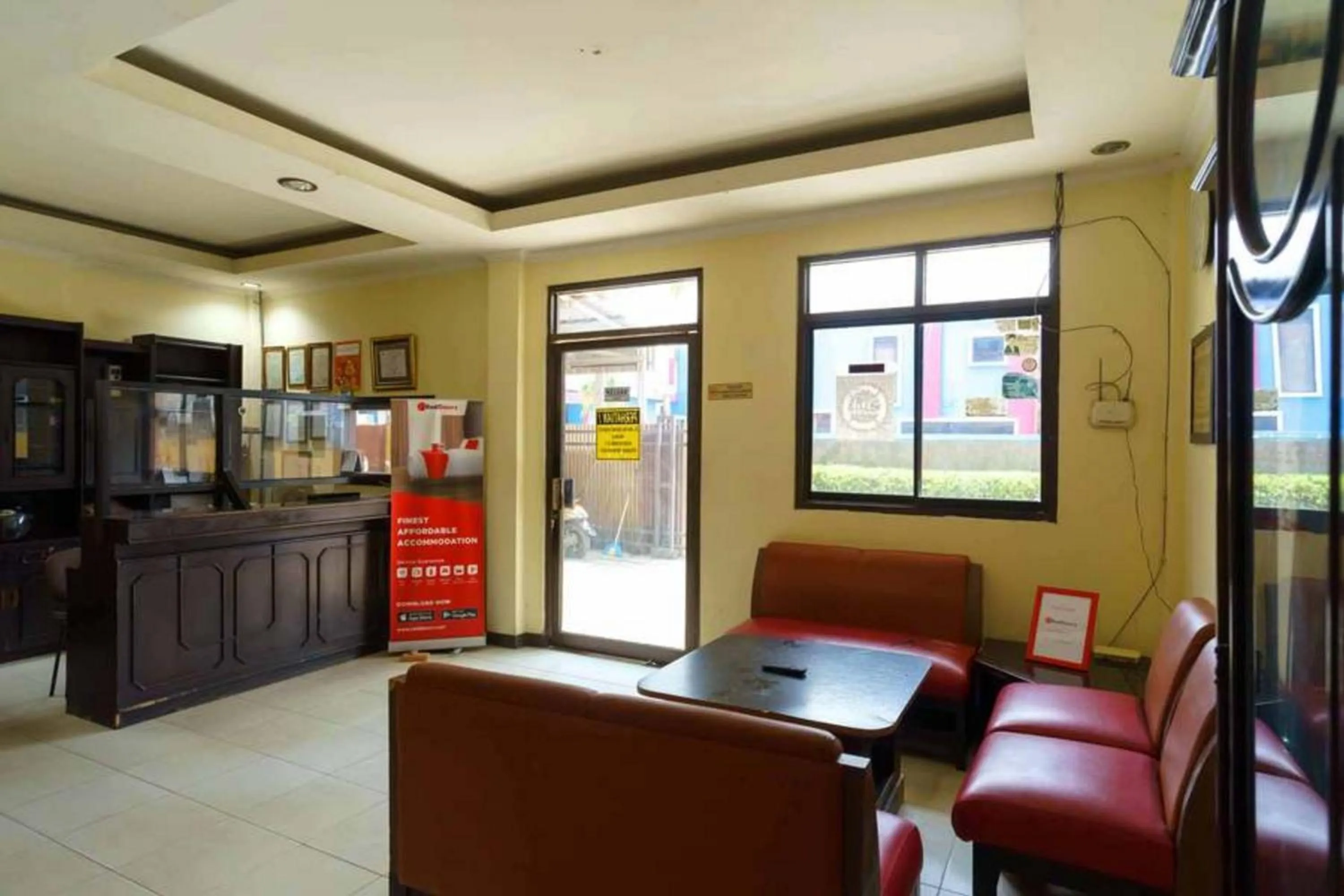 Living room in RedDoorz at Dwipa Wisata Hotel Lampung