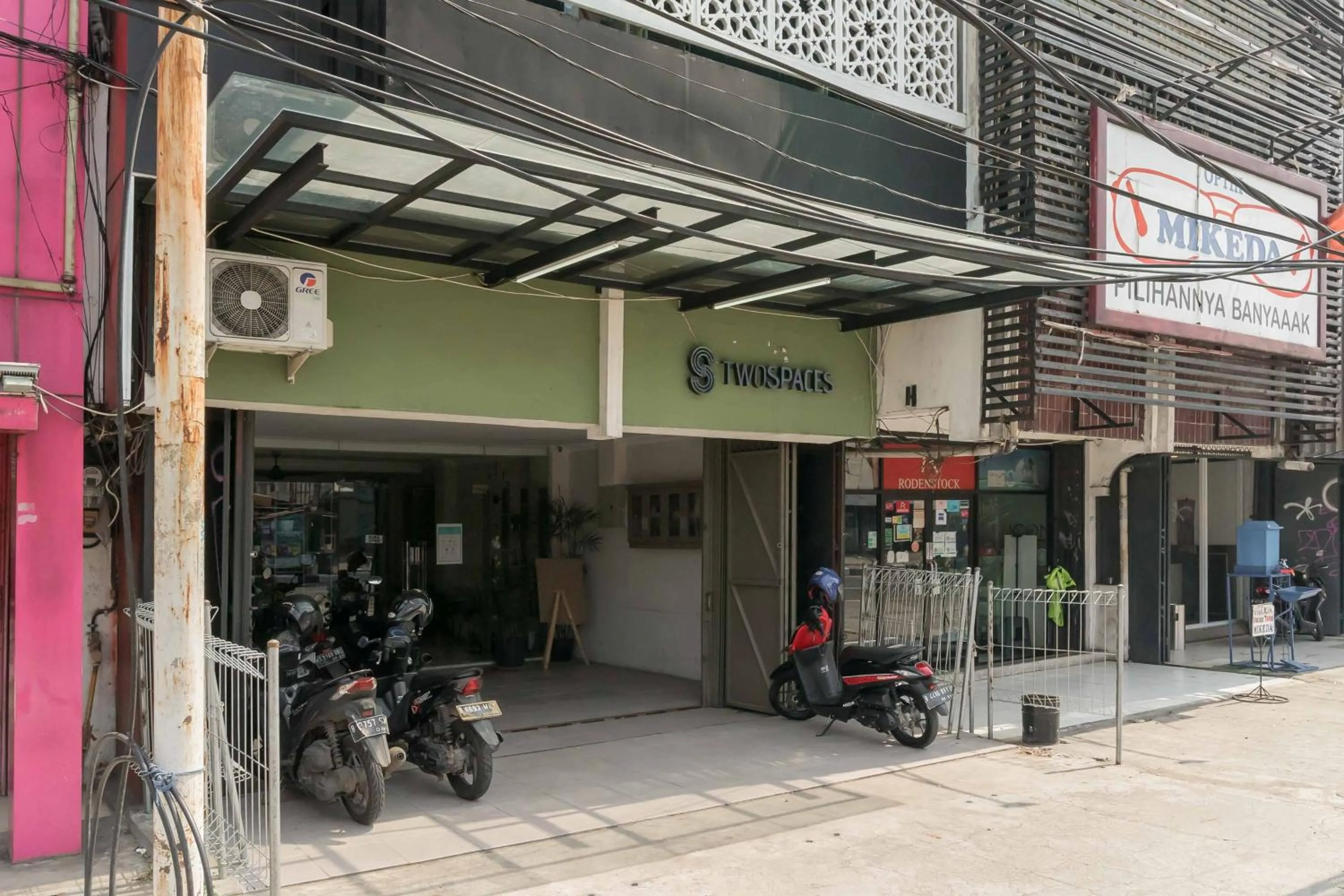 Facade/entrance in Elite Residence near UIN University