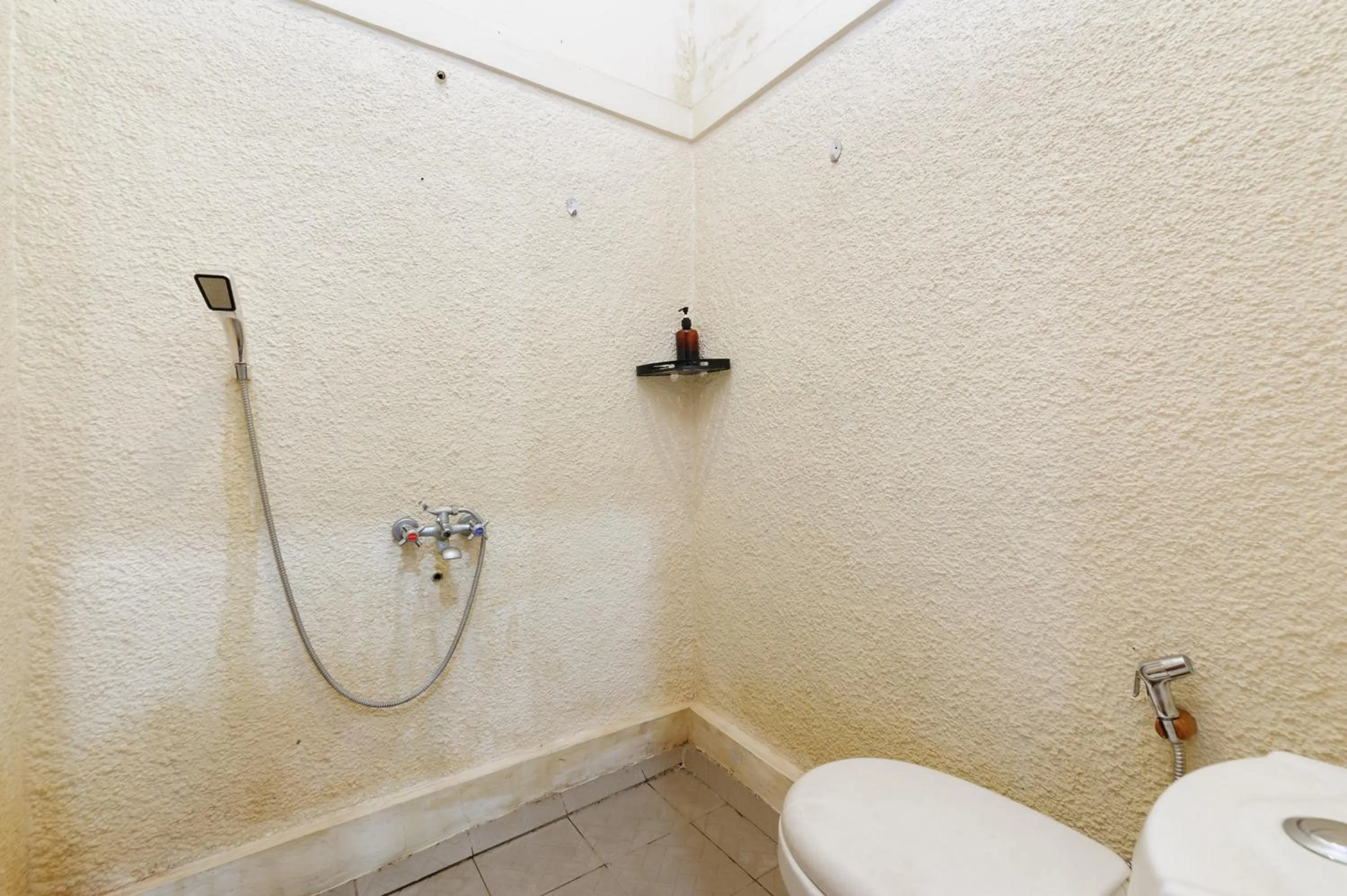 Bathroom in Urbanview Hotel Cianjur City Park by RedDoorz