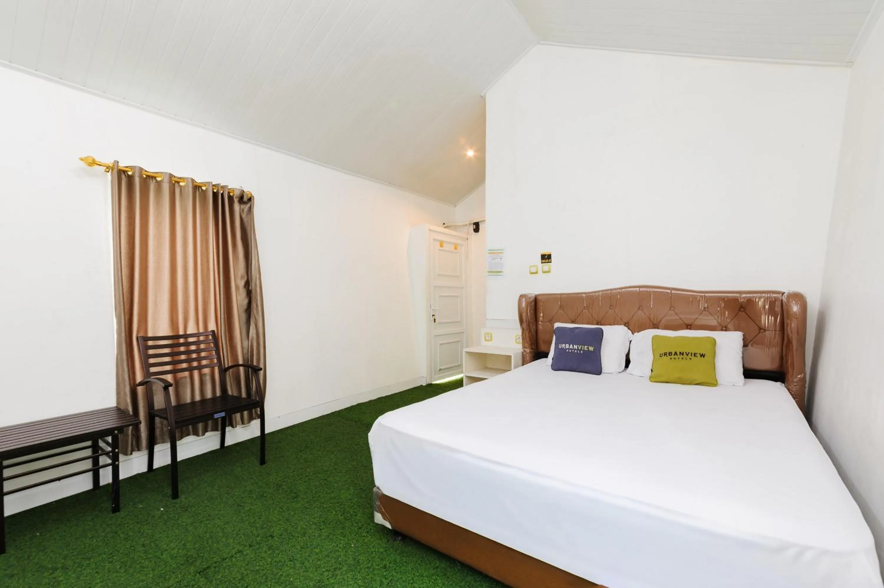 Bedroom, Bed in Urbanview Hotel Cianjur City Park by RedDoorz