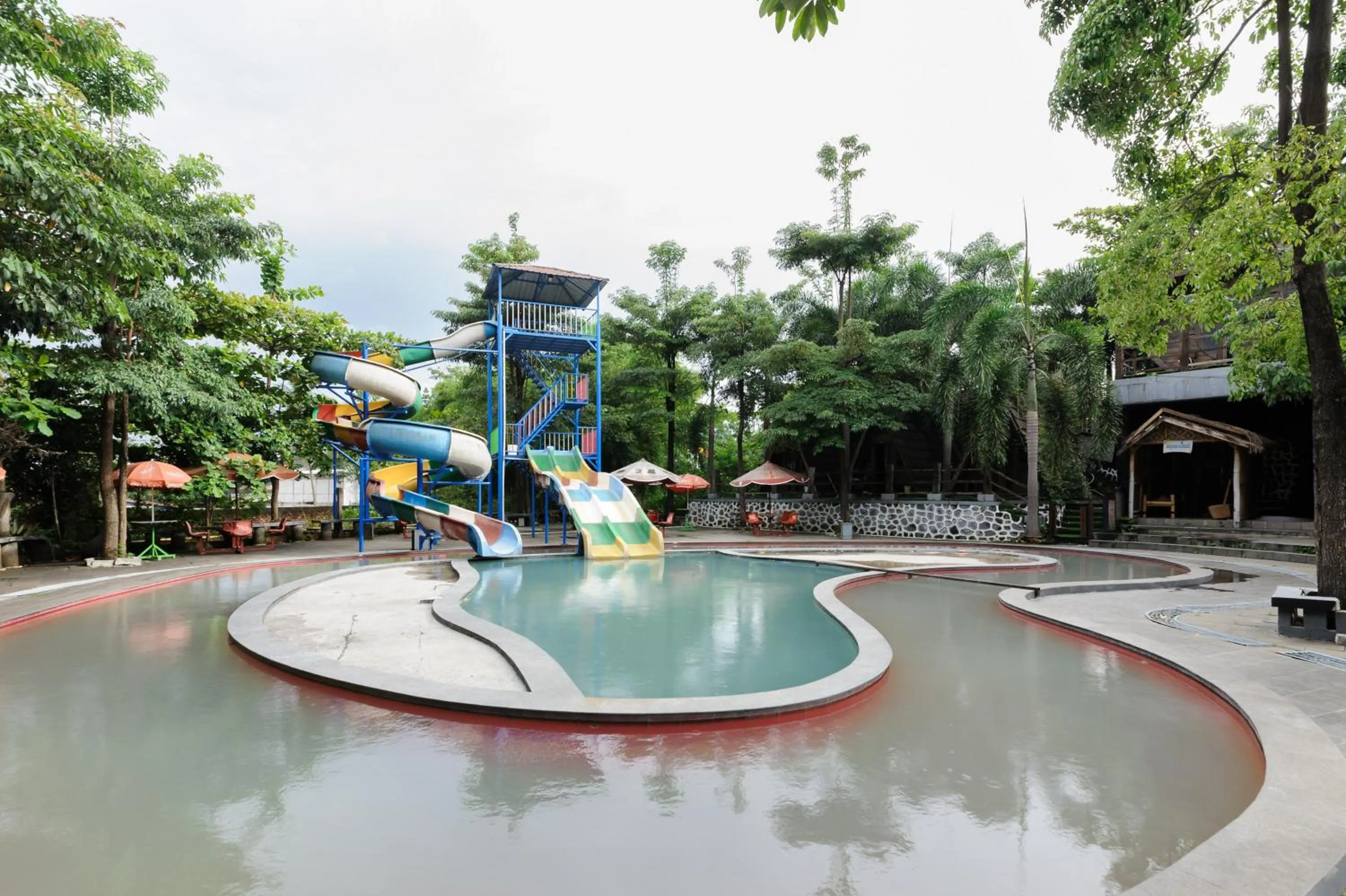 Swimming pool in Urbanview Hotel Cianjur City Park by RedDoorz