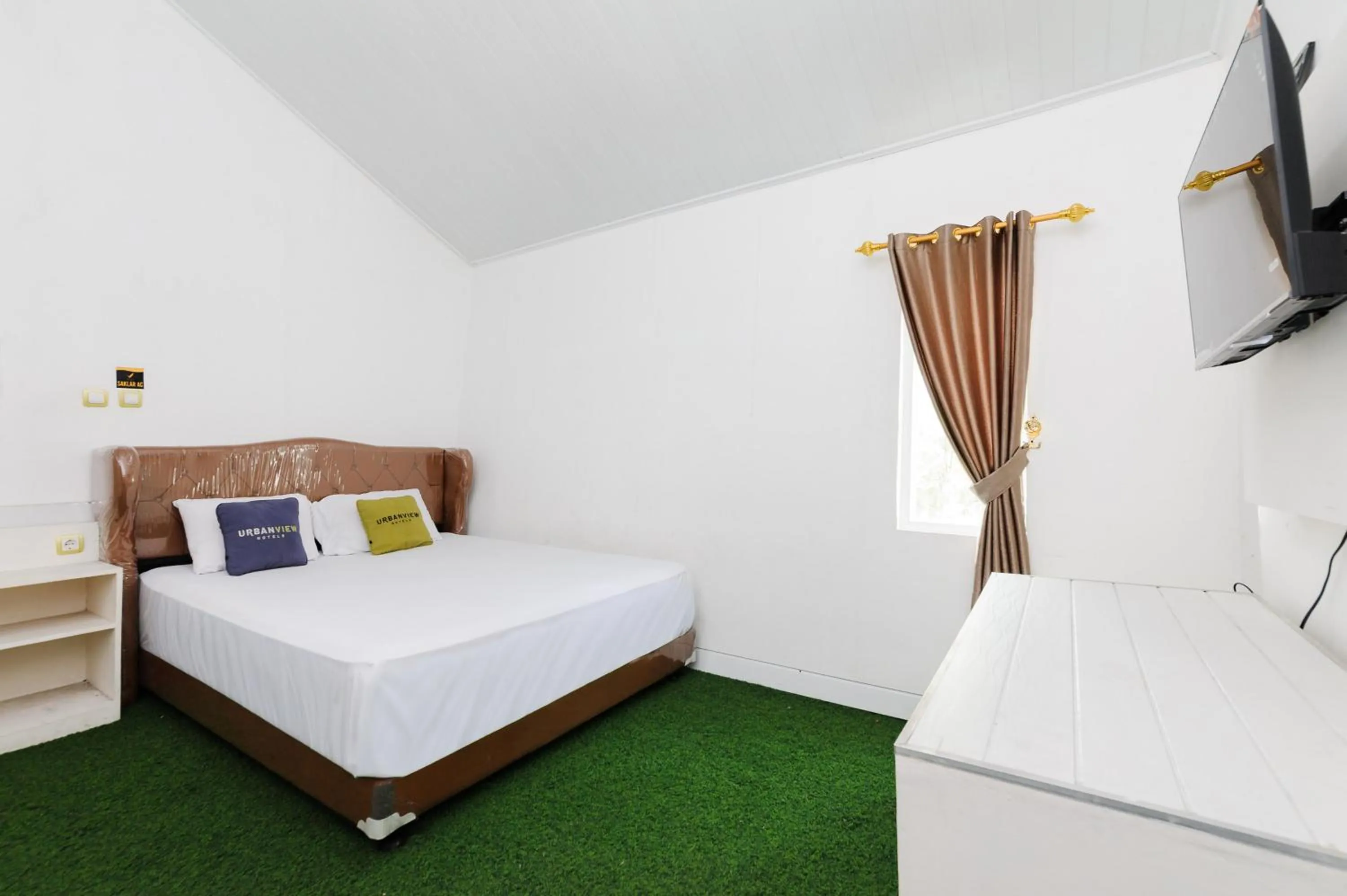 Bedroom, Bed in Urbanview Hotel Cianjur City Park by RedDoorz