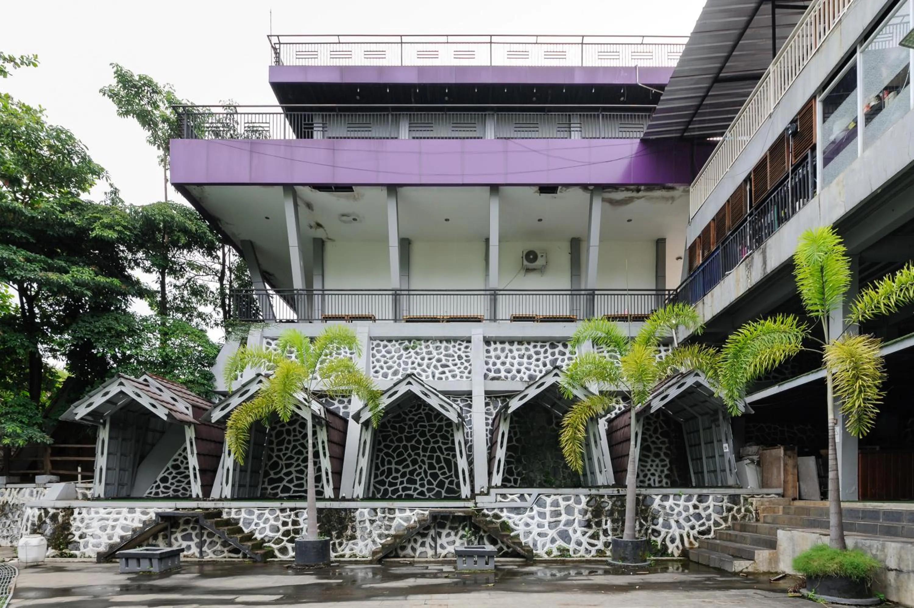 Facade/entrance in Urbanview Hotel Cianjur City Park by RedDoorz