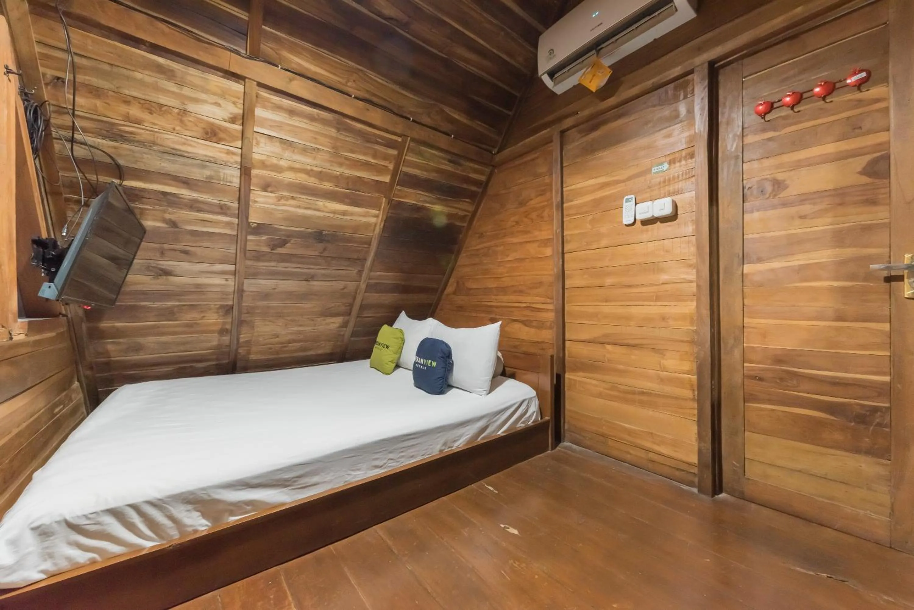 Deluxe Double Room in Urbanview Hotel Cianjur City Park by RedDoorz