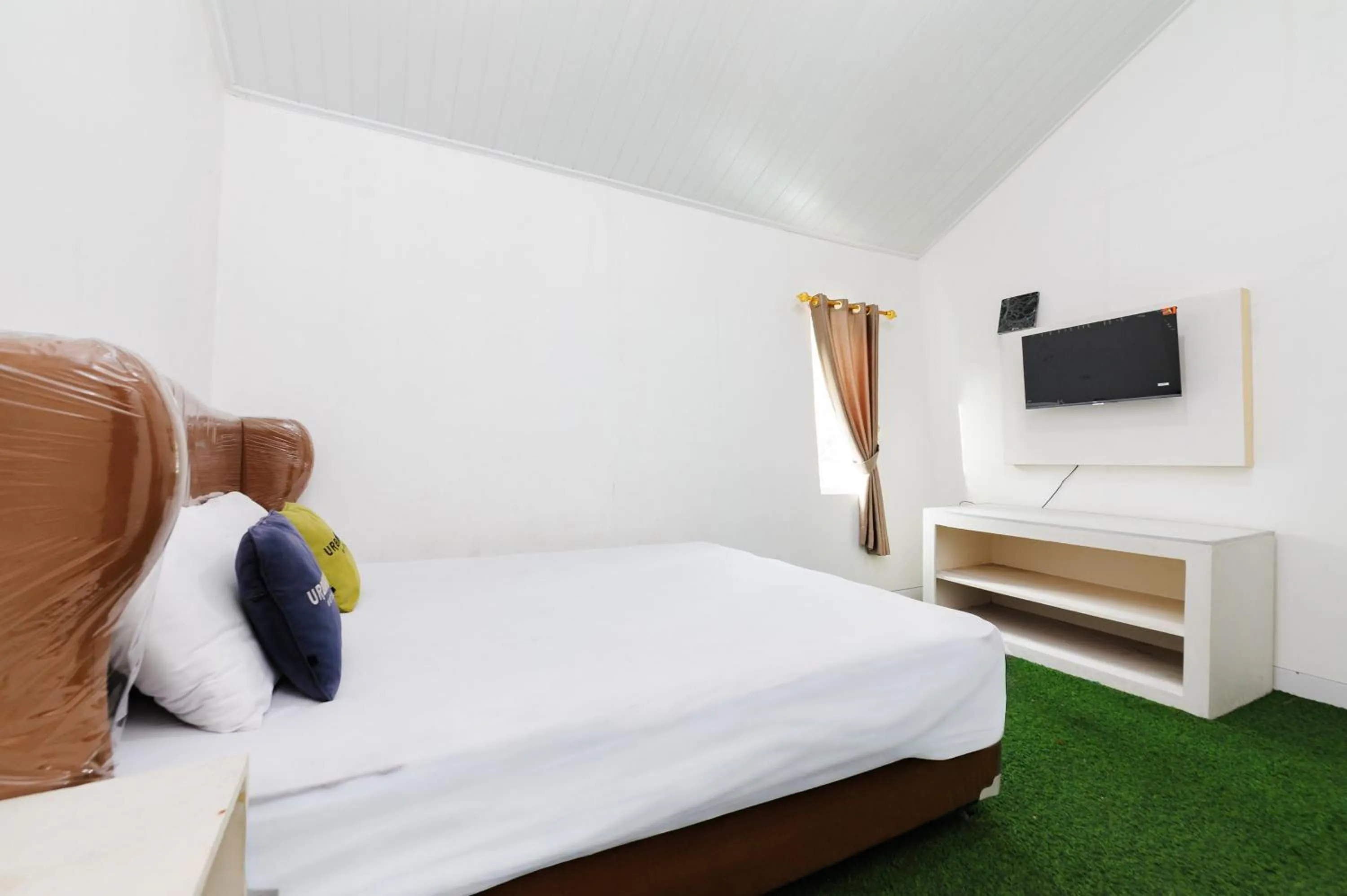 Bedroom, Bed in Urbanview Hotel Cianjur City Park by RedDoorz