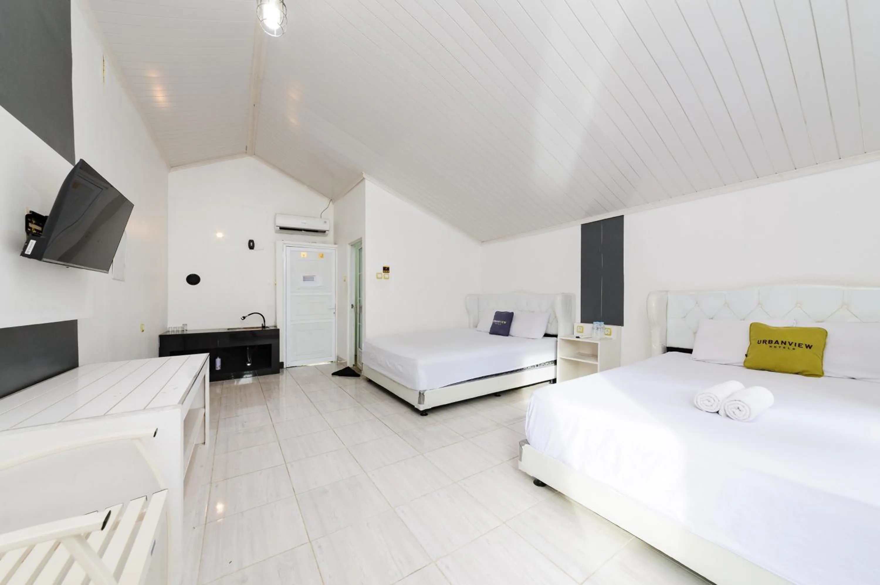 Bedroom, Bed in Urbanview Hotel Cianjur City Park by RedDoorz