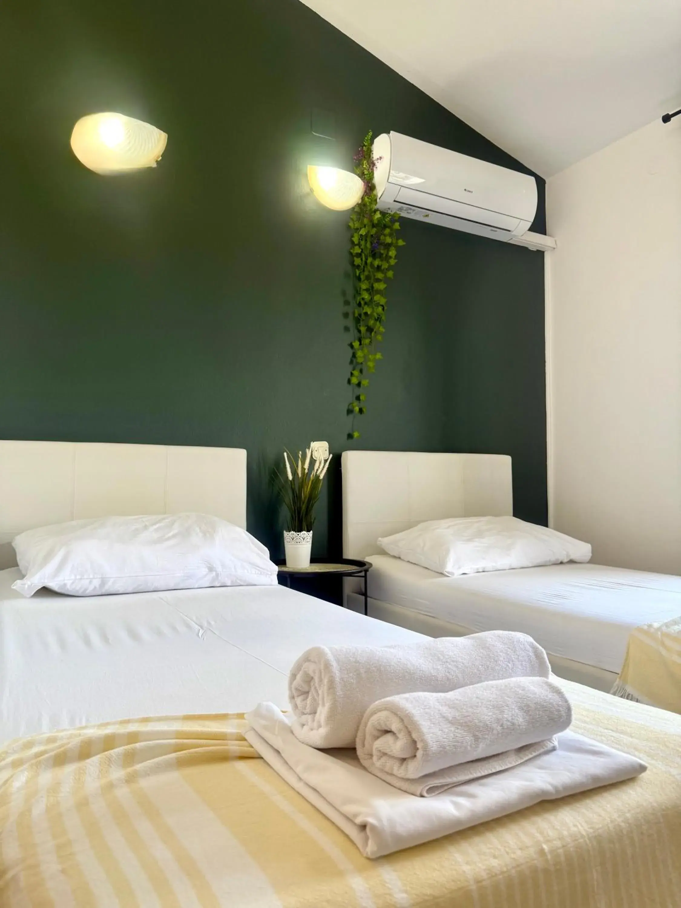 Twin Room with Balcony in Apartments Ana & Ita Twin Room with Balcony in Apartments Ana & Ita