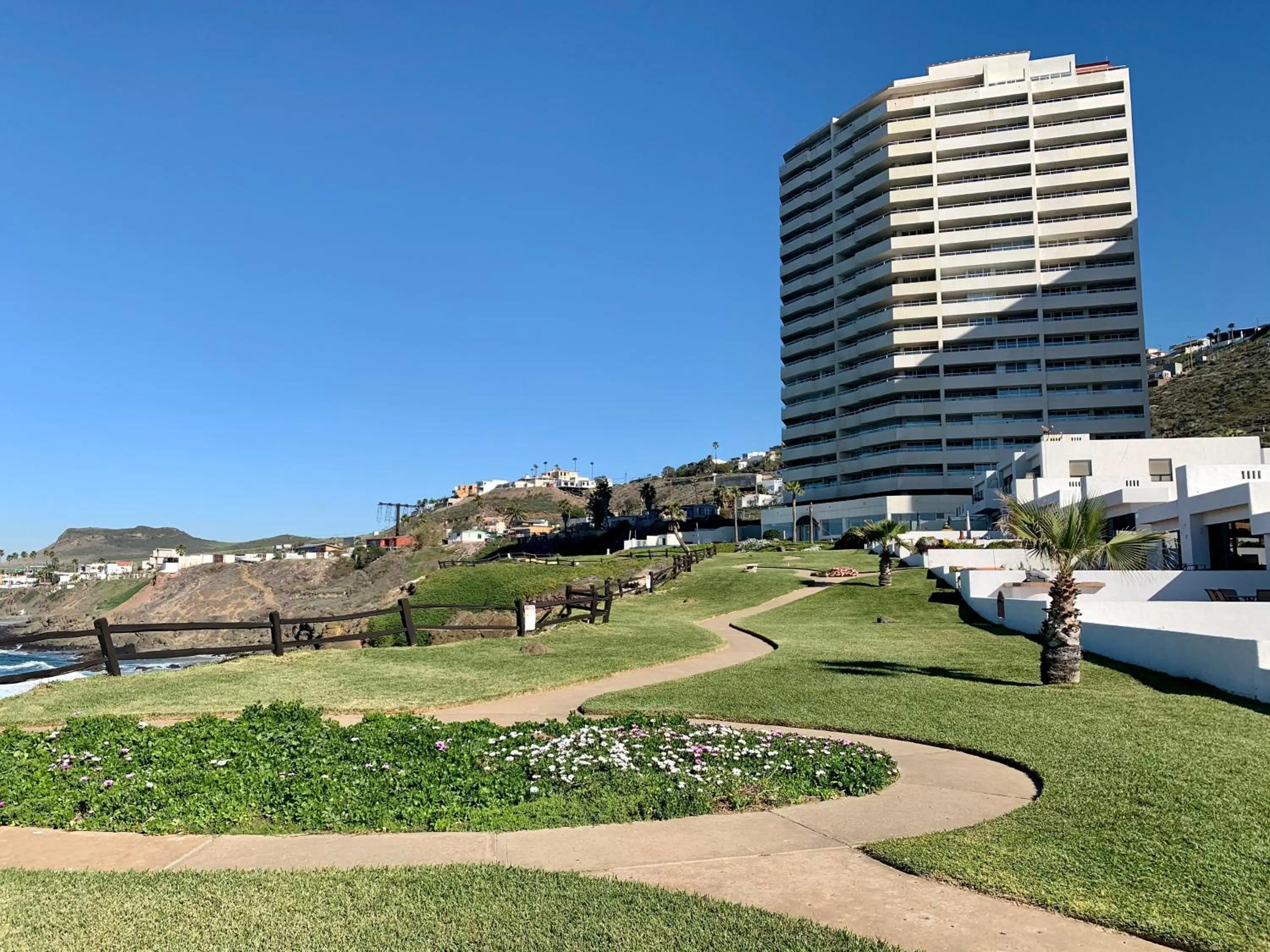 Beachfront Condo close Puerto Nuevo, Papas, and Valle de Guadalupe
