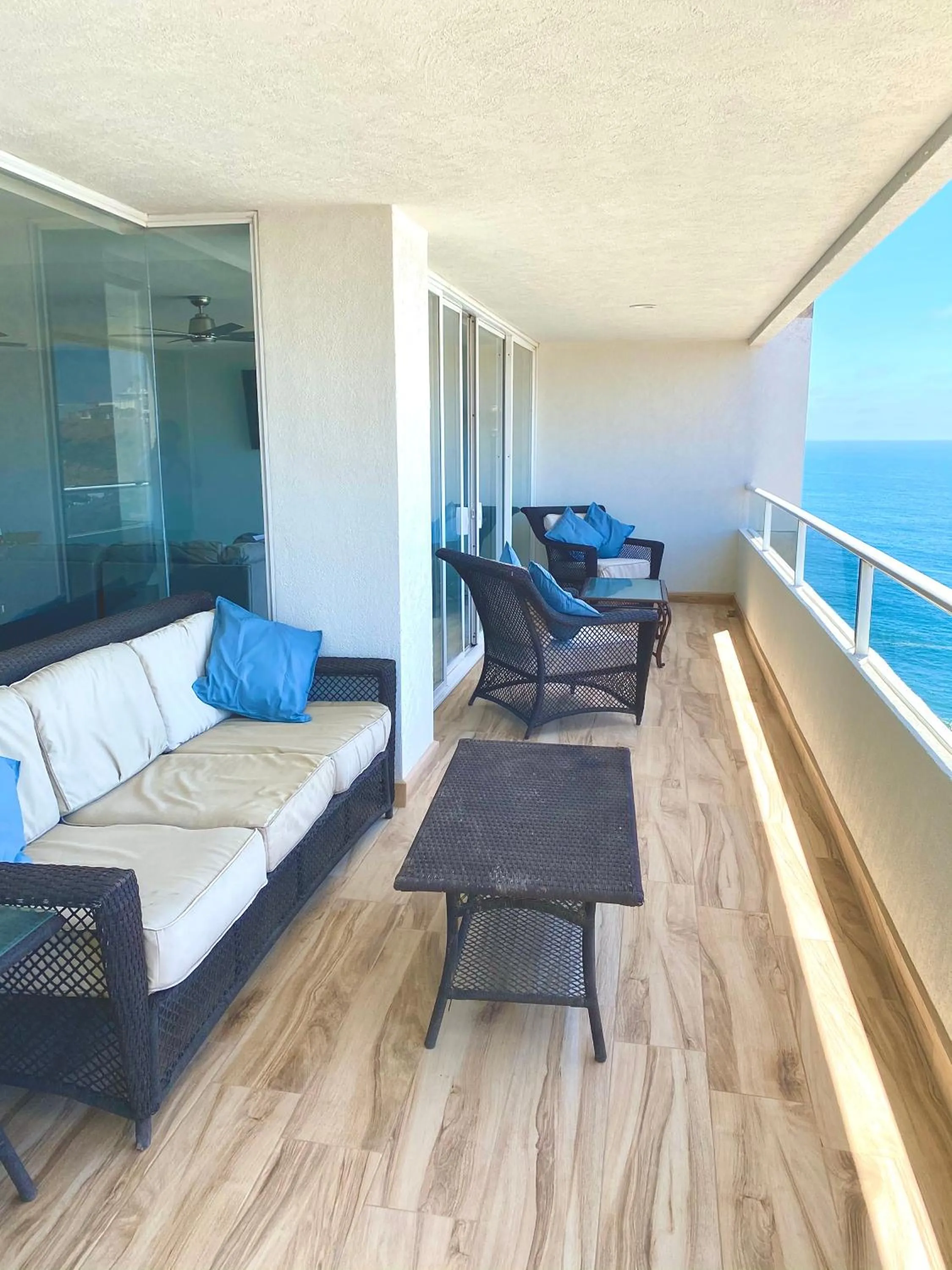 Beachfront Condo close Puerto Nuevo, Papas, and Valle de Guadalupe