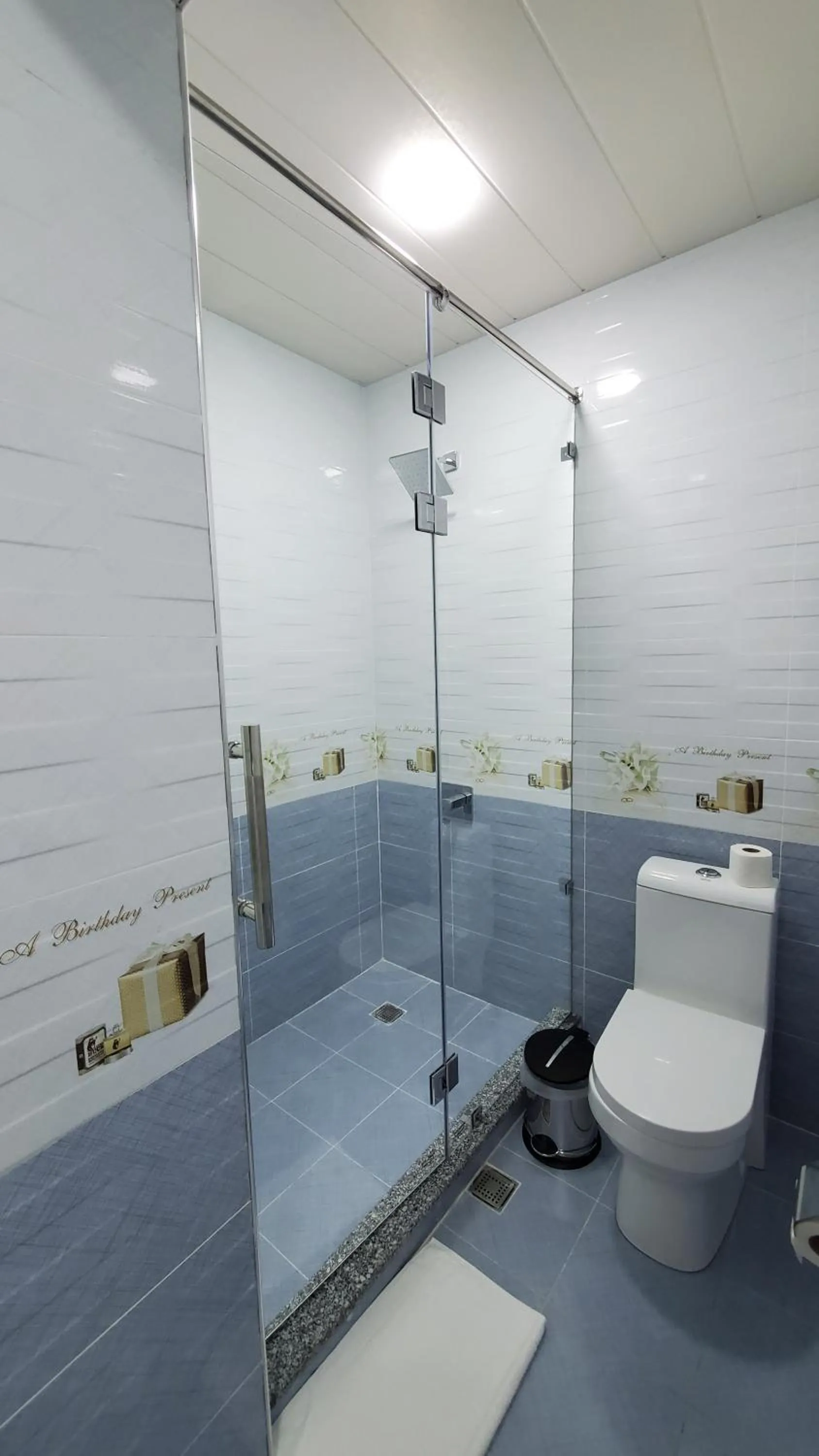 Shower in Hotel Maroqanda