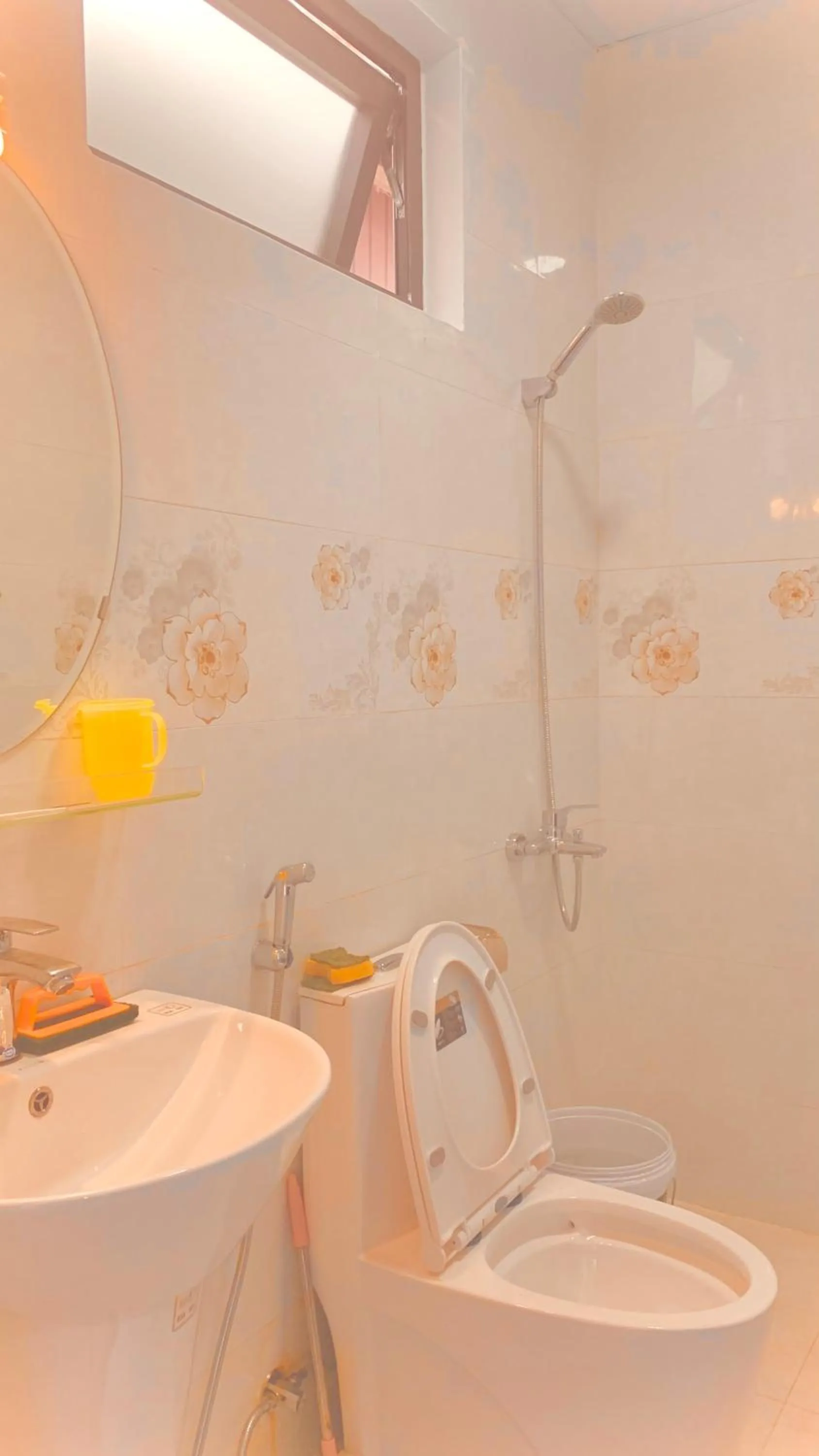 Shower in Family Homestay Dalat Casa