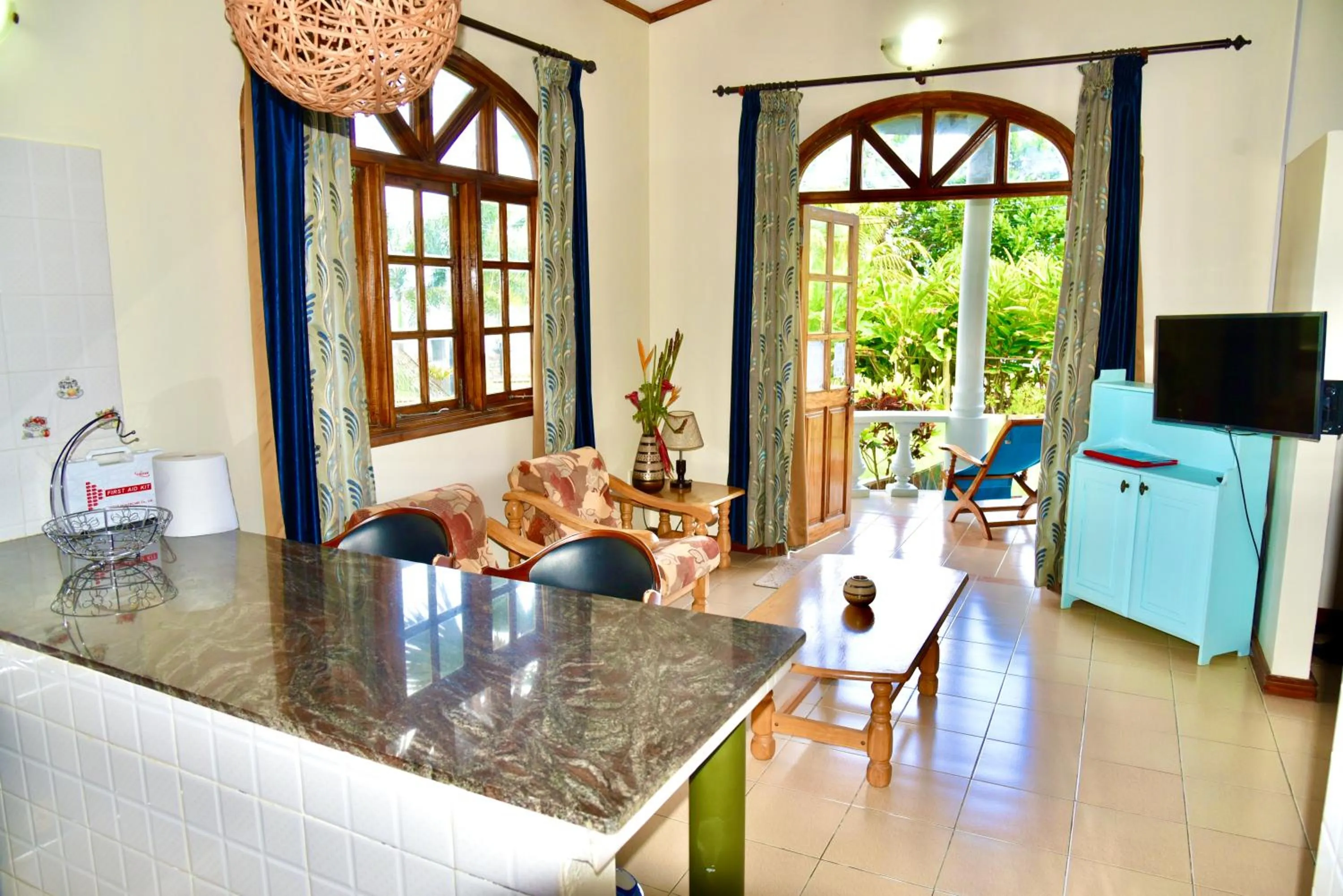 Living room in SEA SPLASH SELF CATERING And La Petite Maison