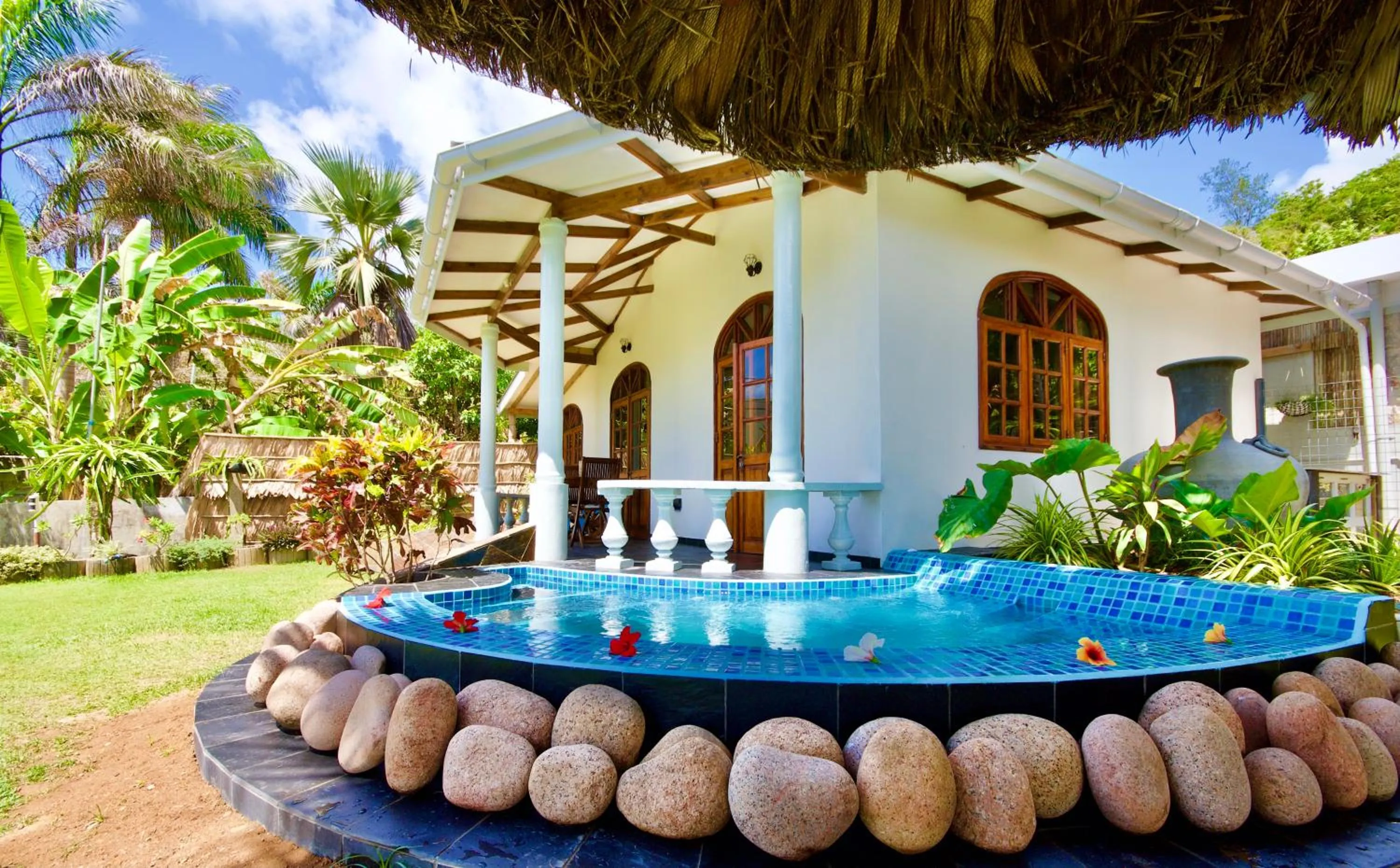 Property building in SEA SPLASH SELF CATERING And La Petite Maison