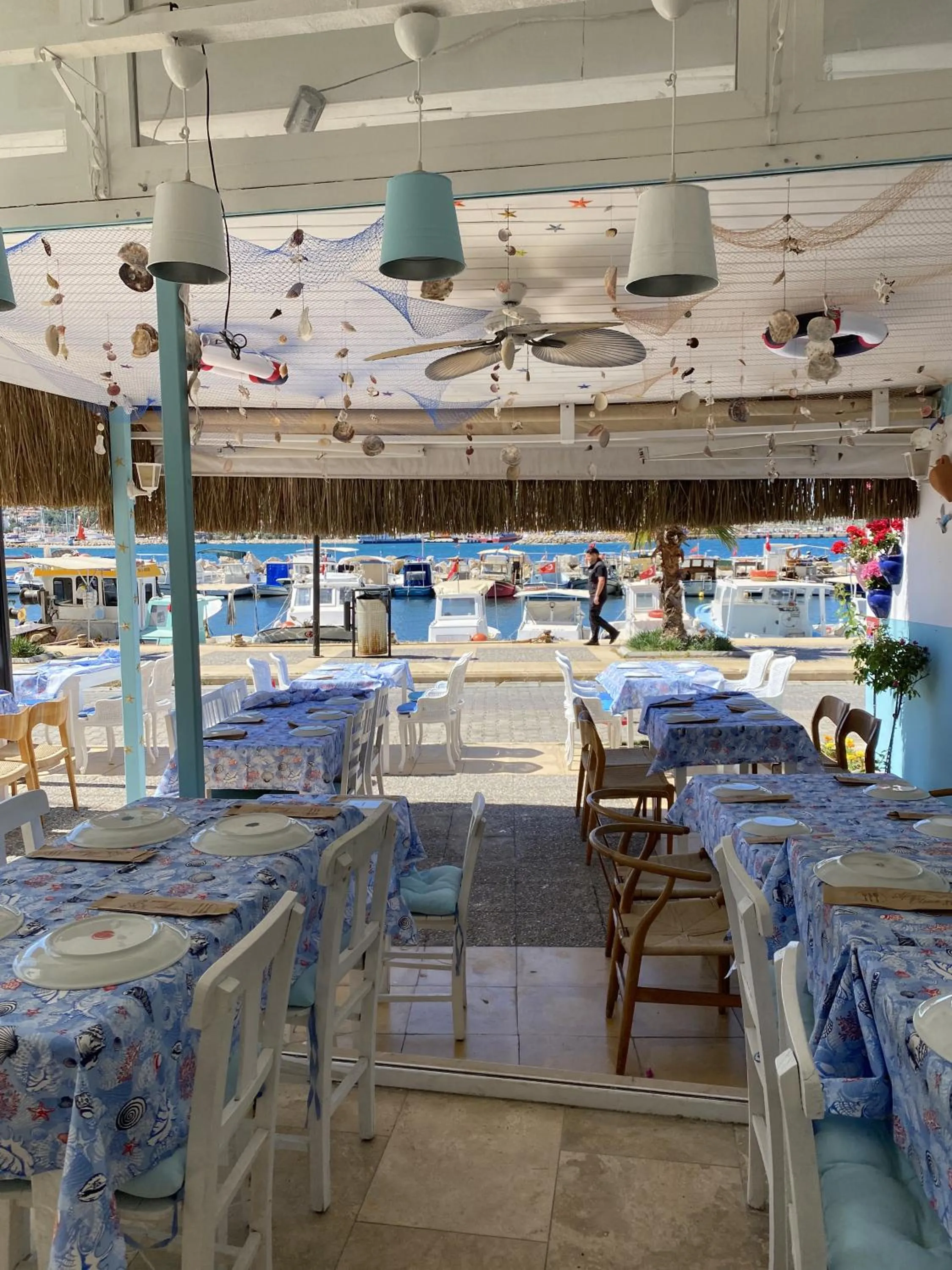 Restaurant/places to eat in Larimar Hotel Cesme