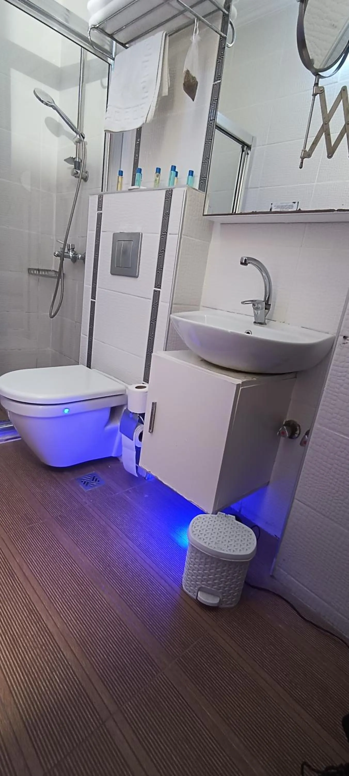 Shower in Larimar Hotel Cesme