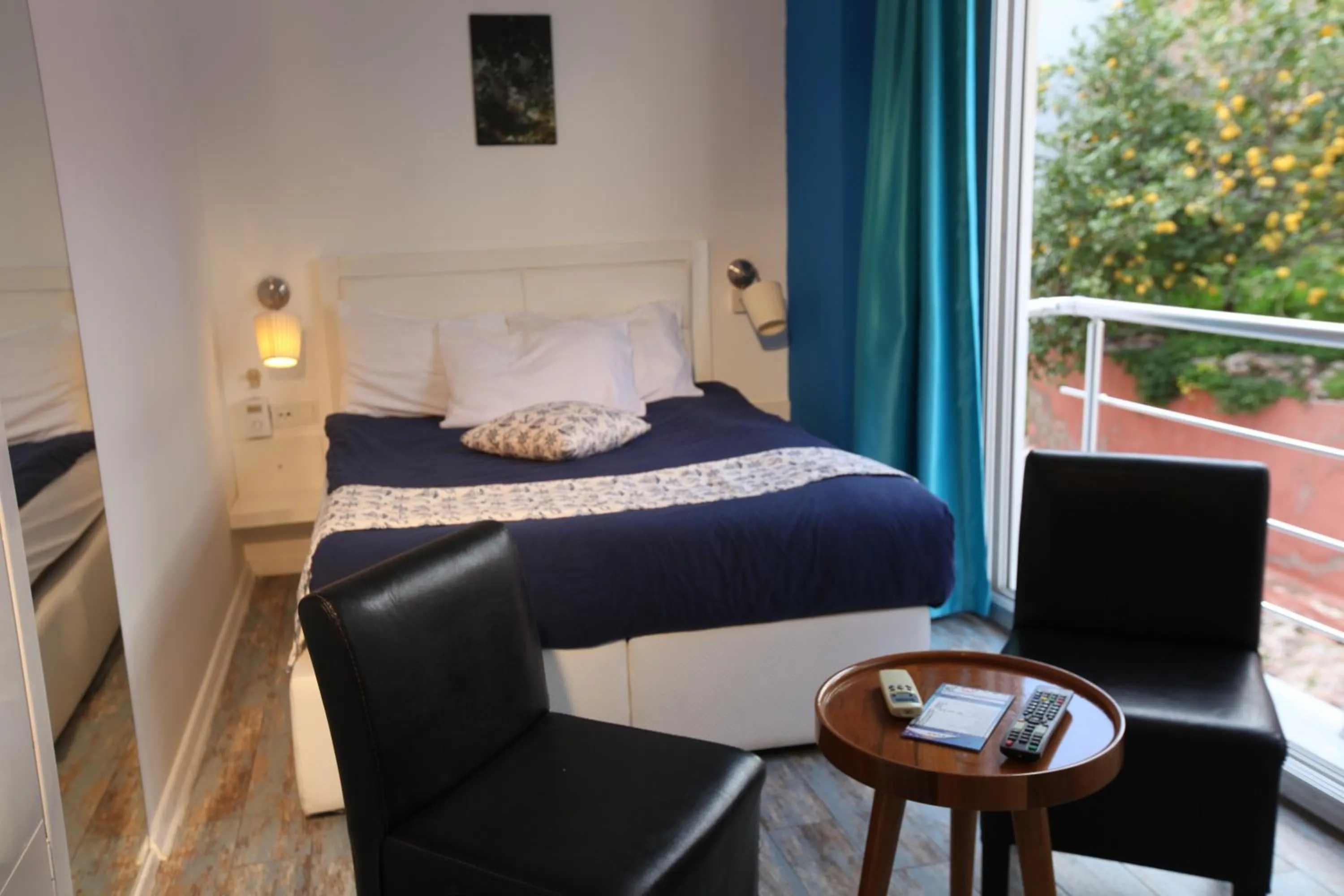 Photo of the whole room, Bed in Larimar Hotel Cesme