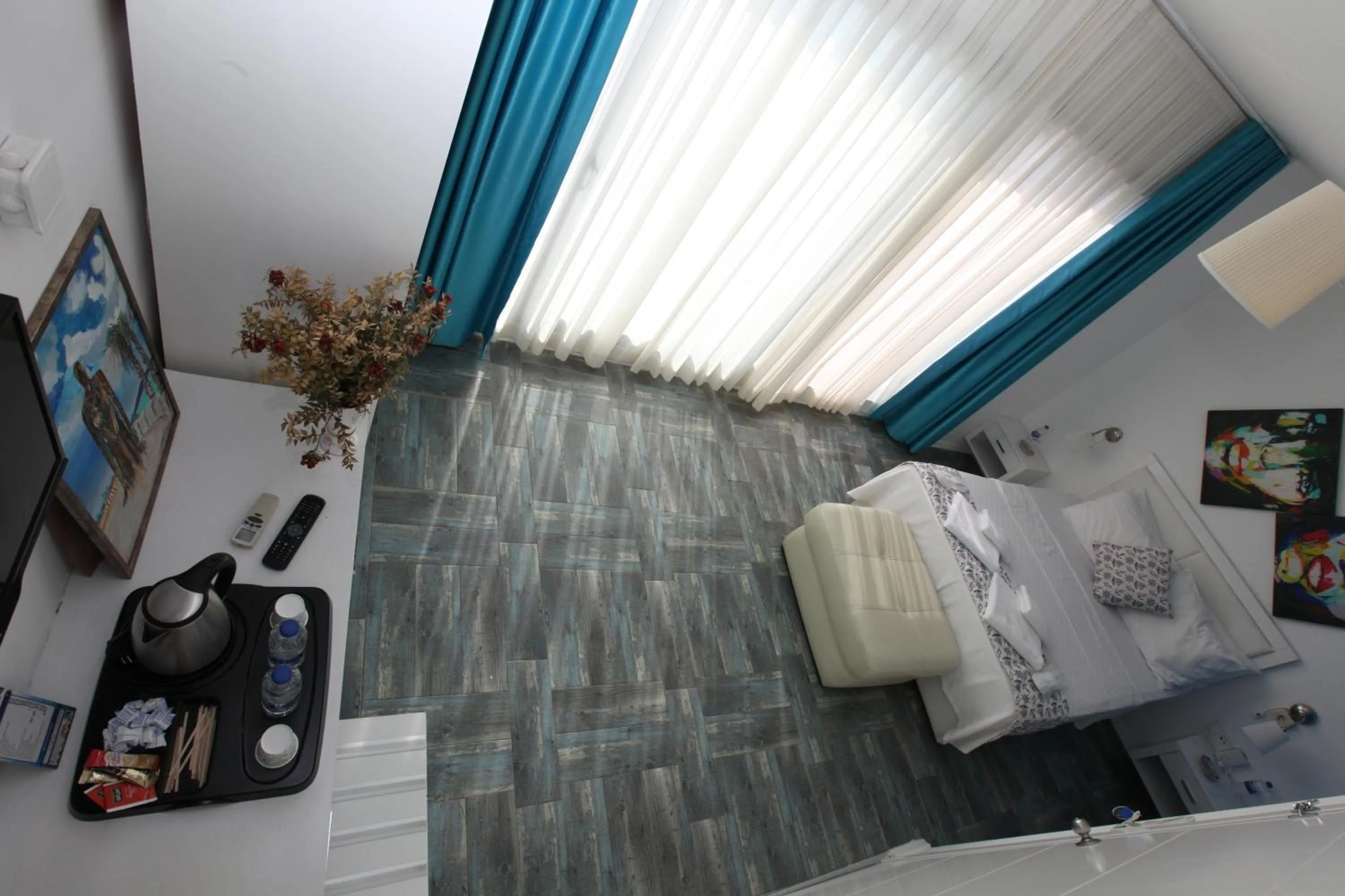 Coffee/tea facilities, Bed in Larimar Hotel Cesme