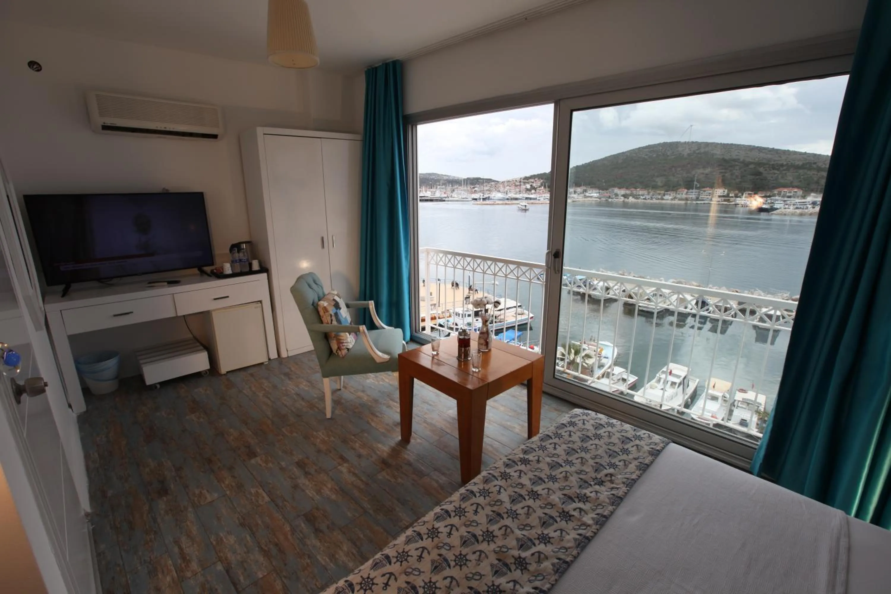 Bed in Larimar Hotel Cesme