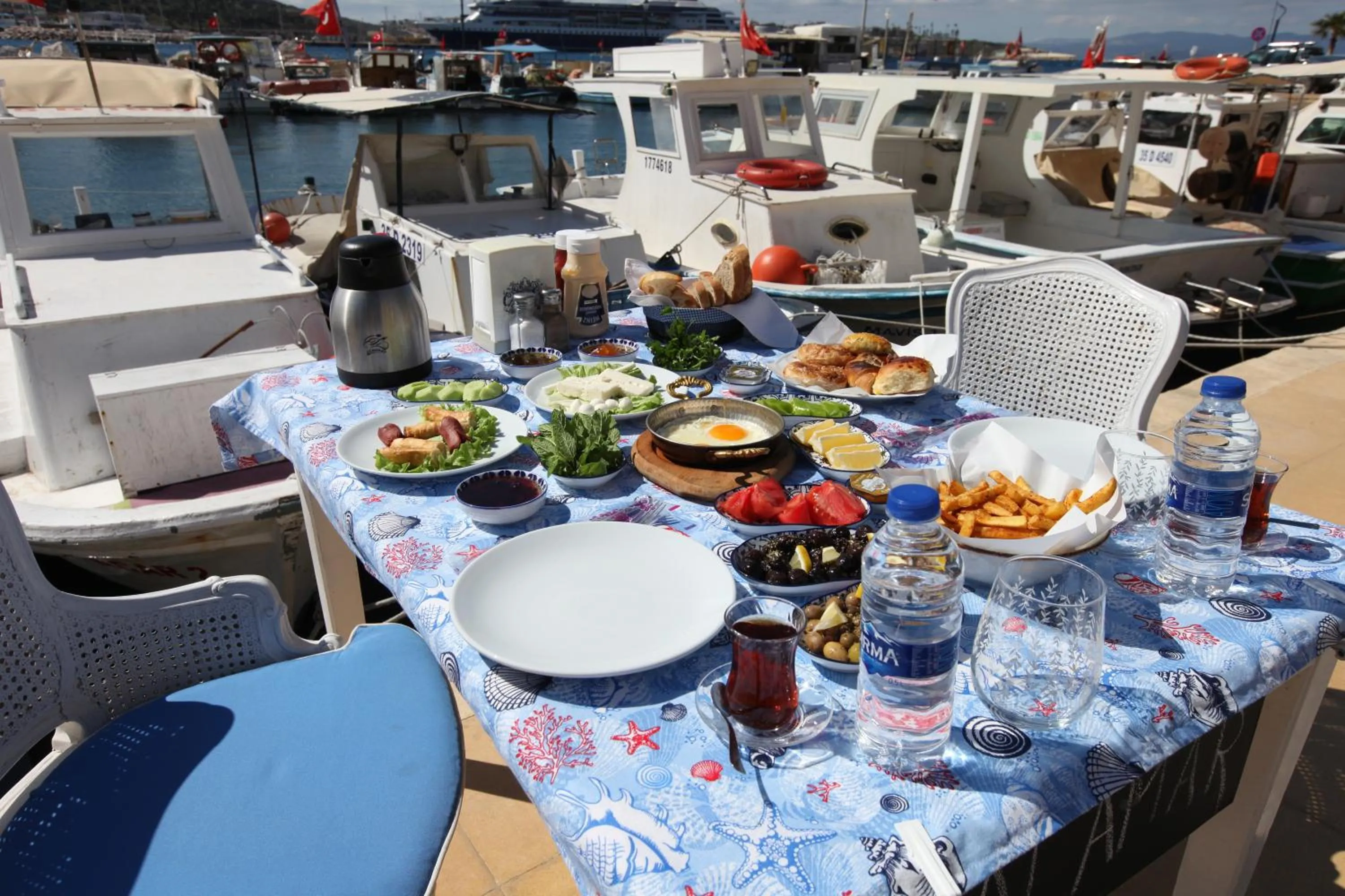 Restaurant/places to eat in Larimar Hotel Cesme