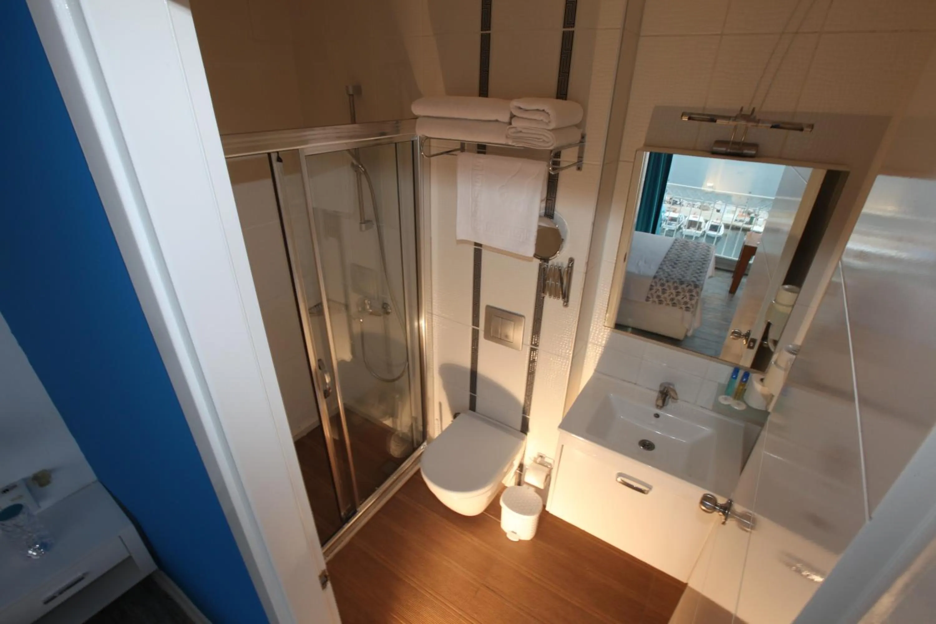 Toilet in Larimar Hotel Cesme