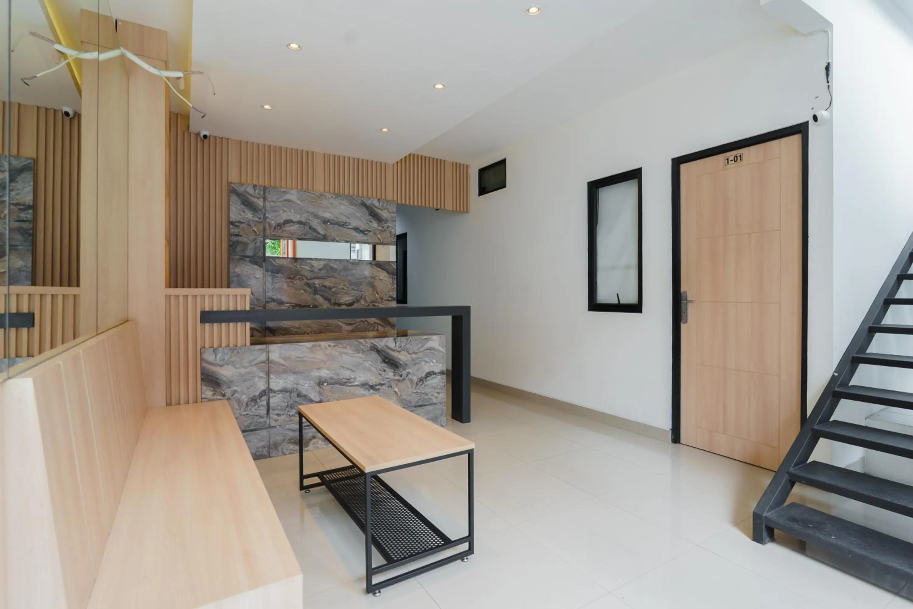 RedDoorz near Seasons City Mall 3