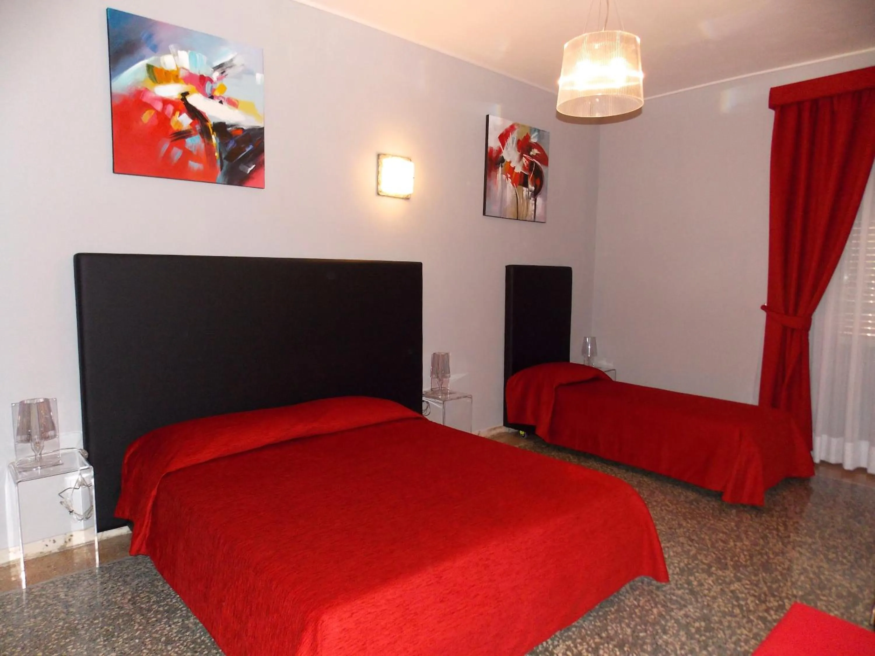 Photo of the whole room, Bed in Domus Fabiola - Vaticano