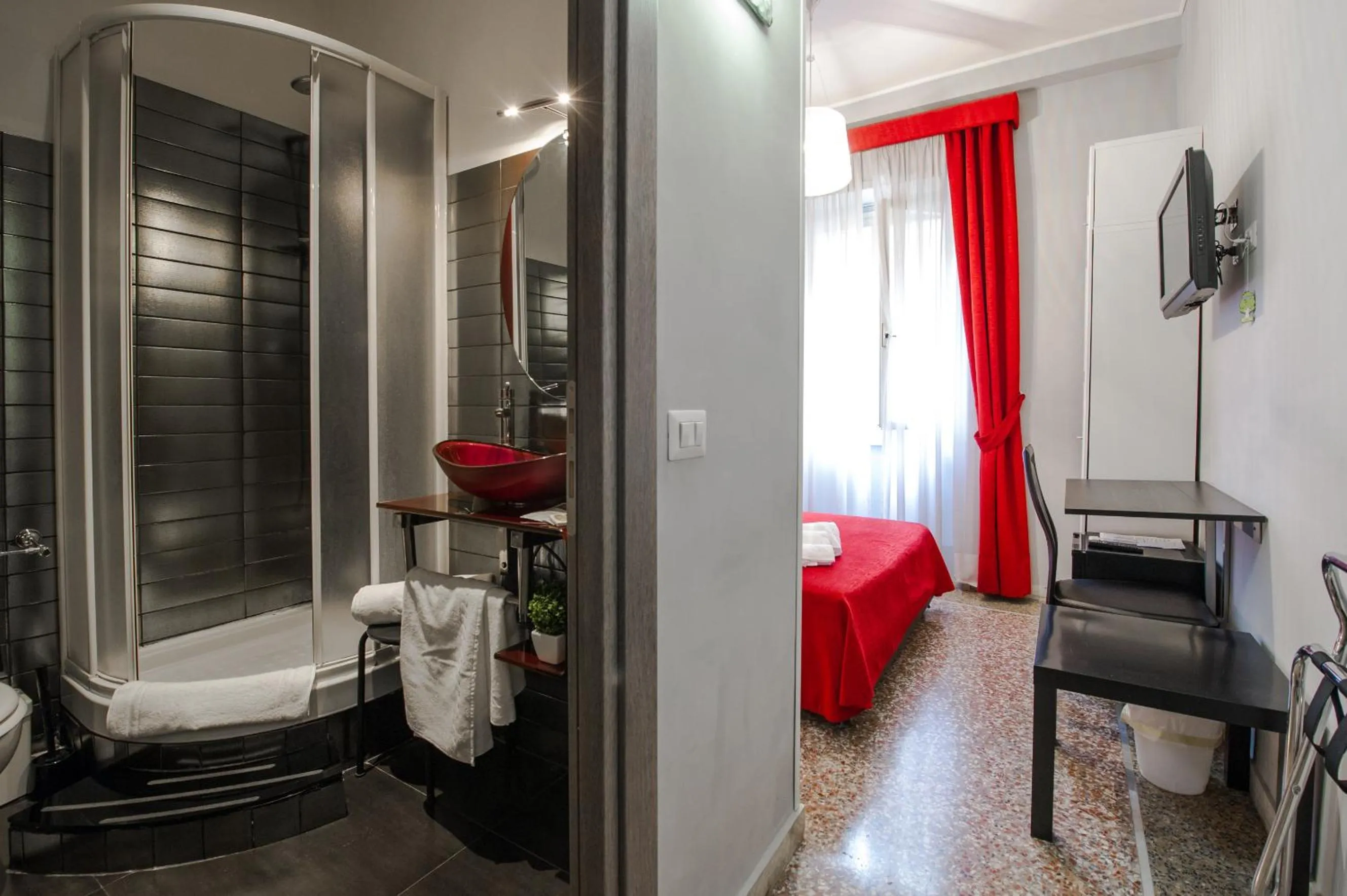 Bathroom in Domus Fabiola - Vaticano