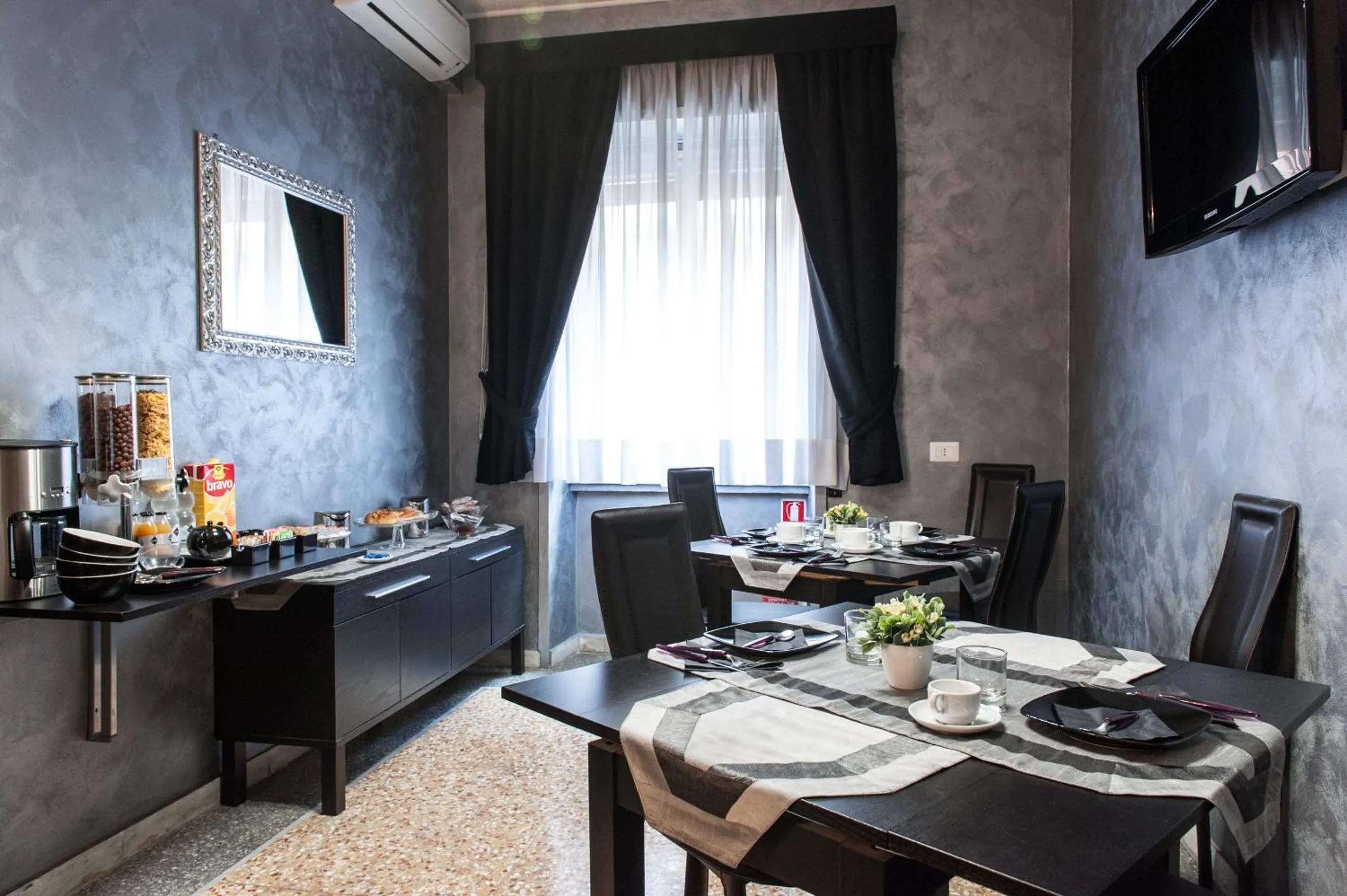 Communal lounge/ TV room in Domus Fabiola - Vaticano