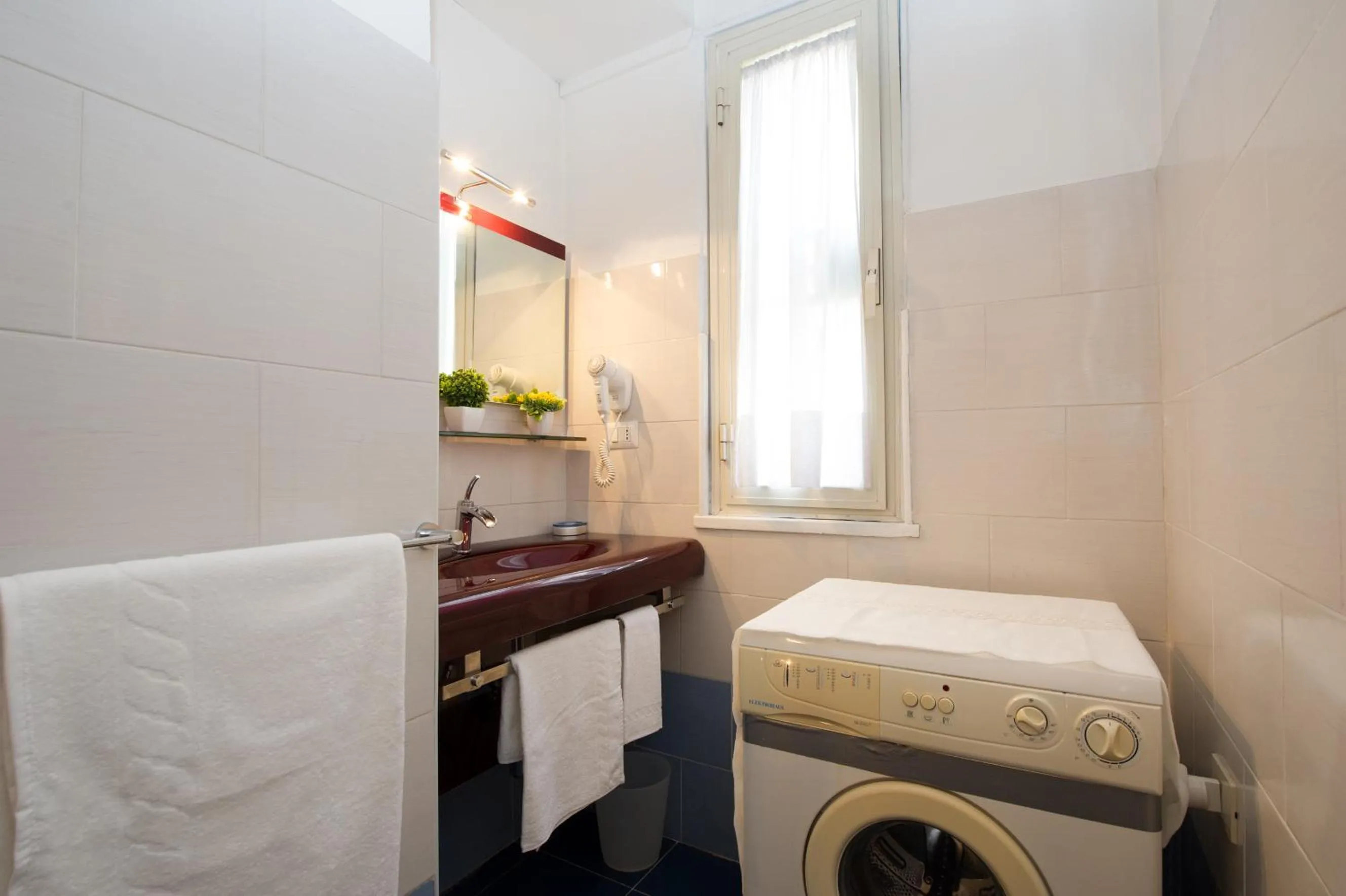 Bathroom in Domus Fabiola - Vaticano