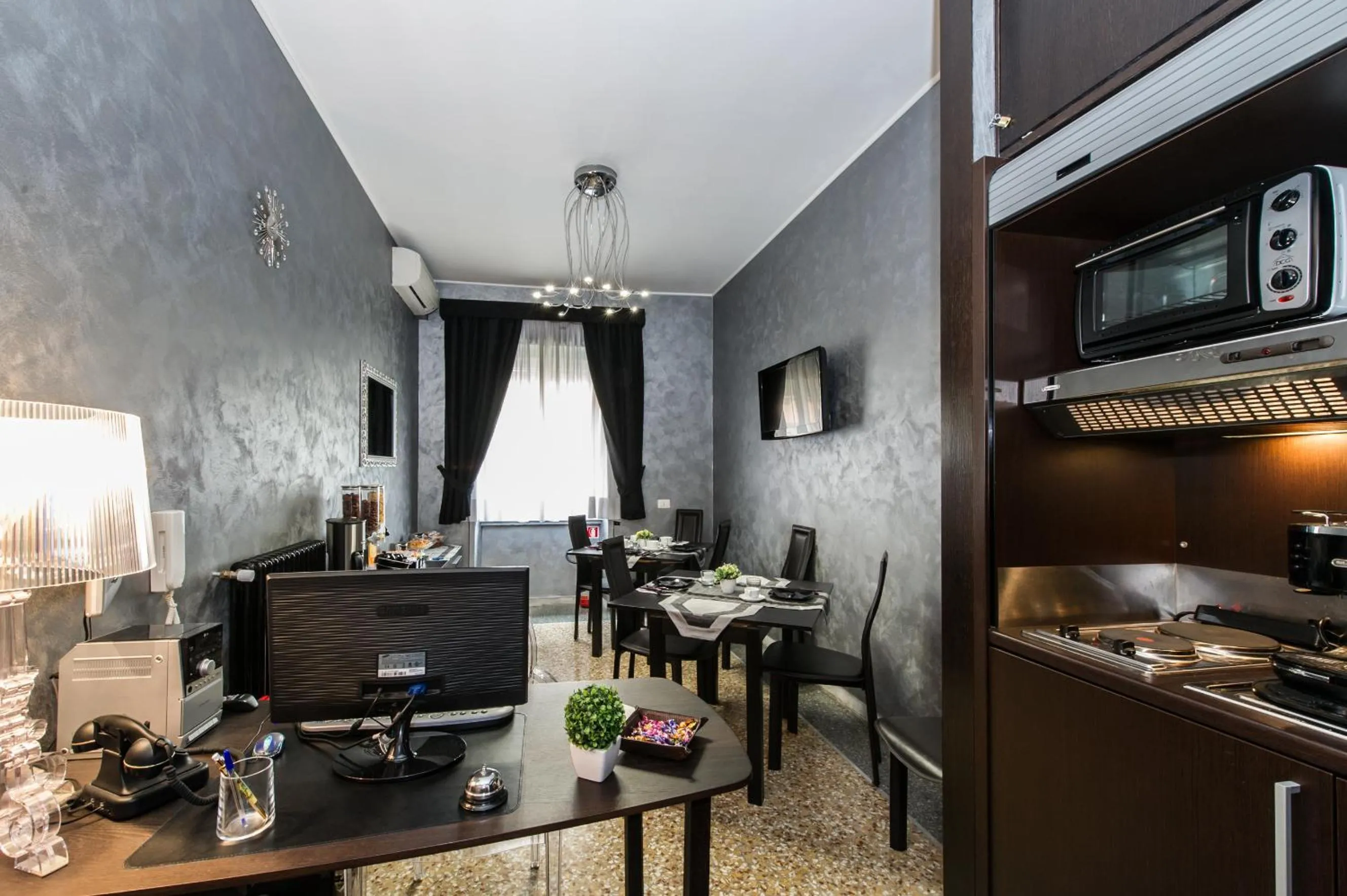 Communal lounge/ TV room in Domus Fabiola - Vaticano