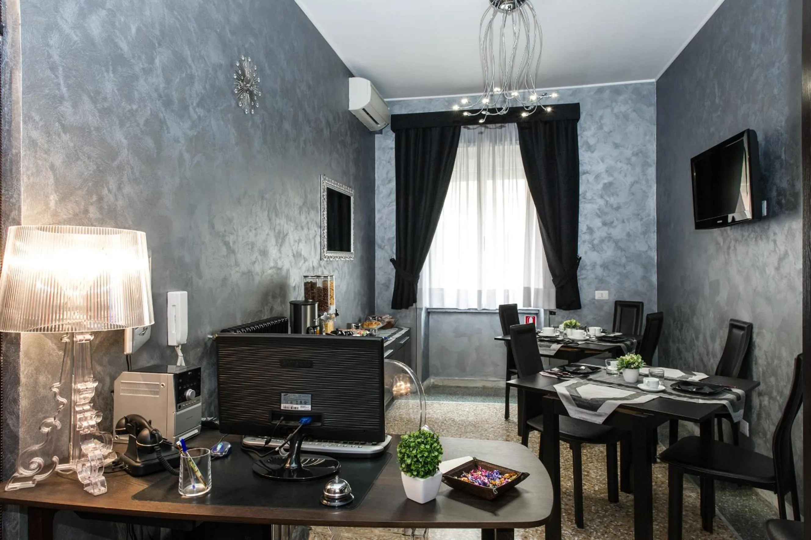 Communal lounge/ TV room in Domus Fabiola - Vaticano