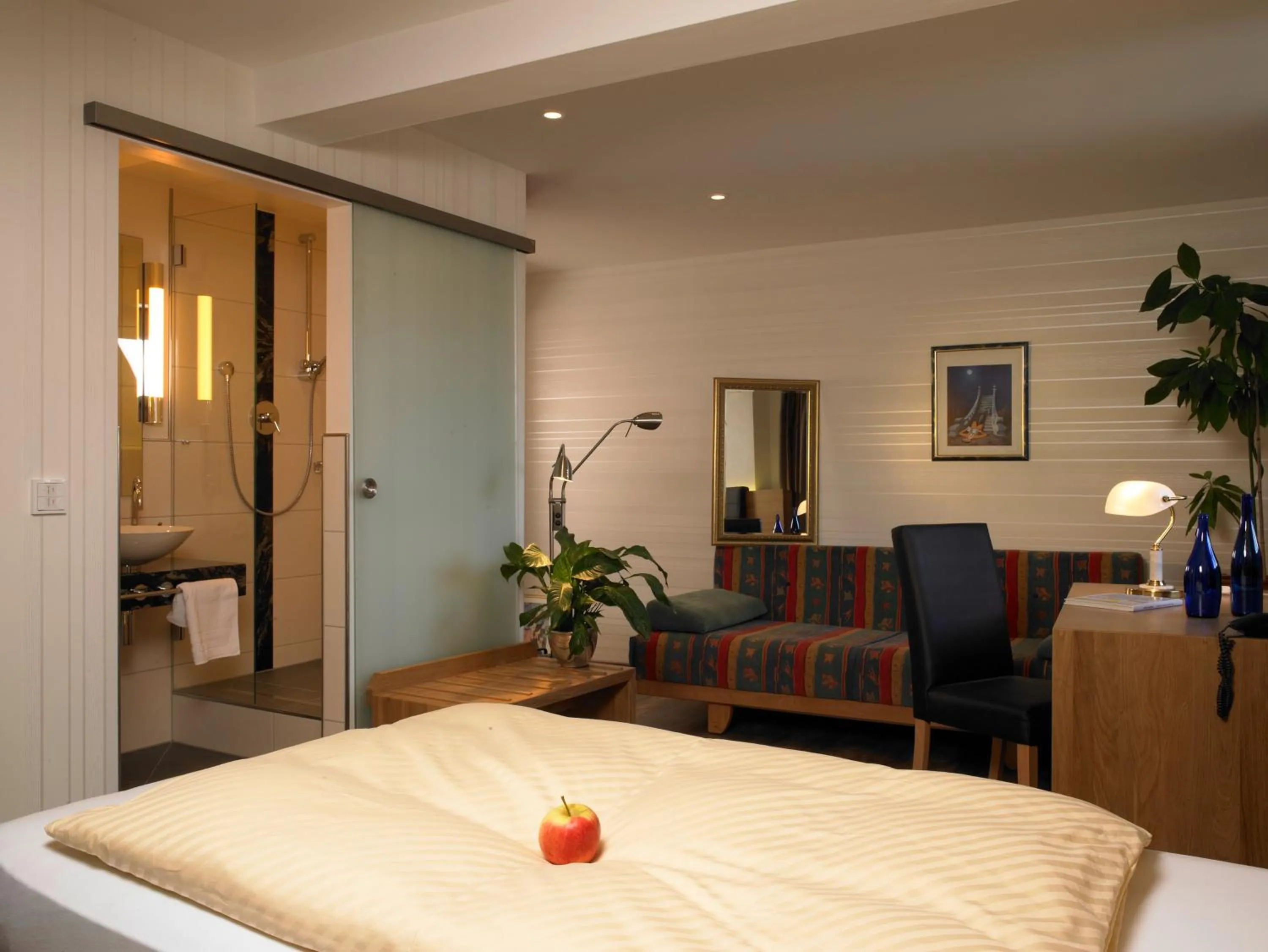 Shower, Bed in Landhotel Mühle zu Gersbach