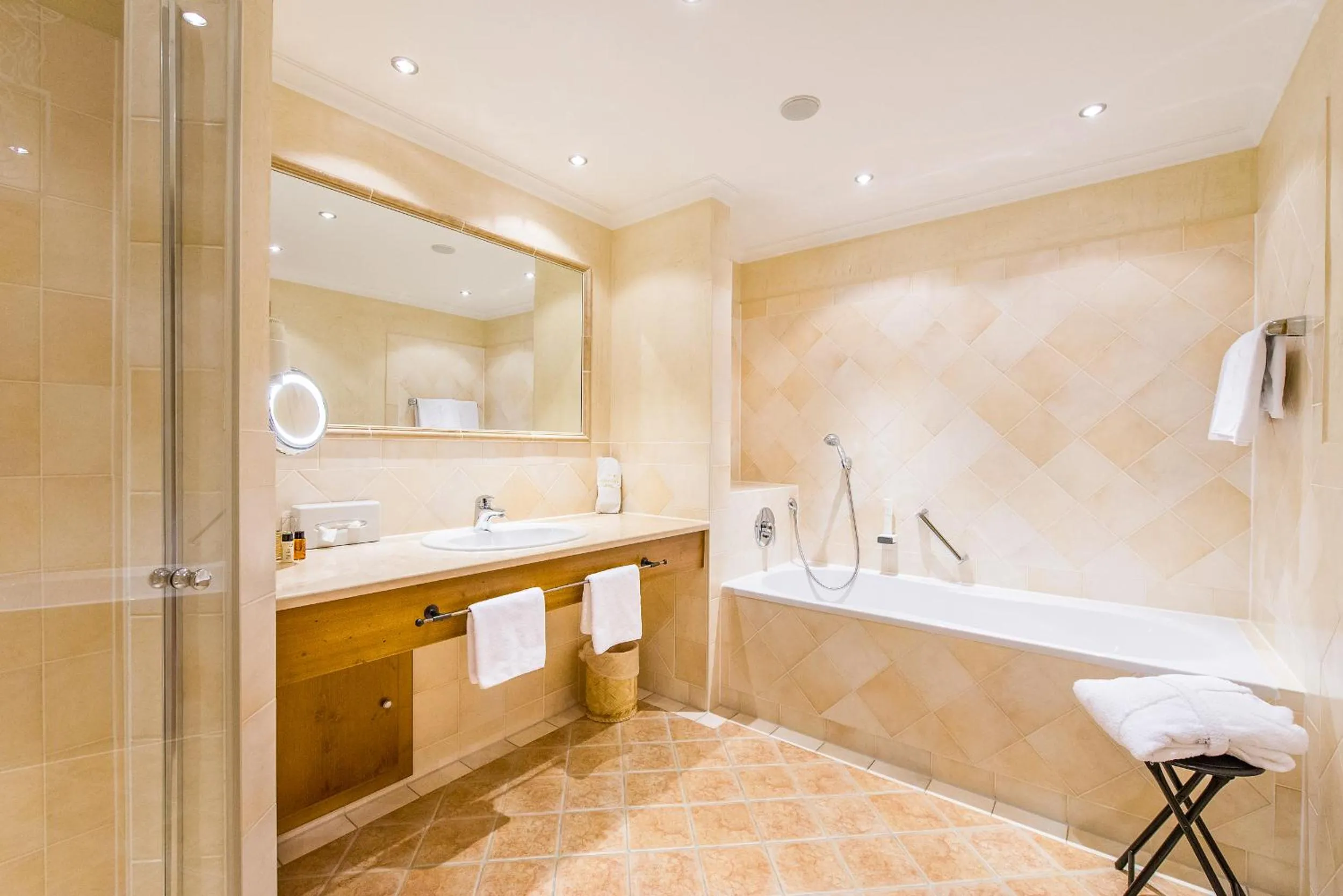 Bathroom in Hotel und Landgasthof Altwirt