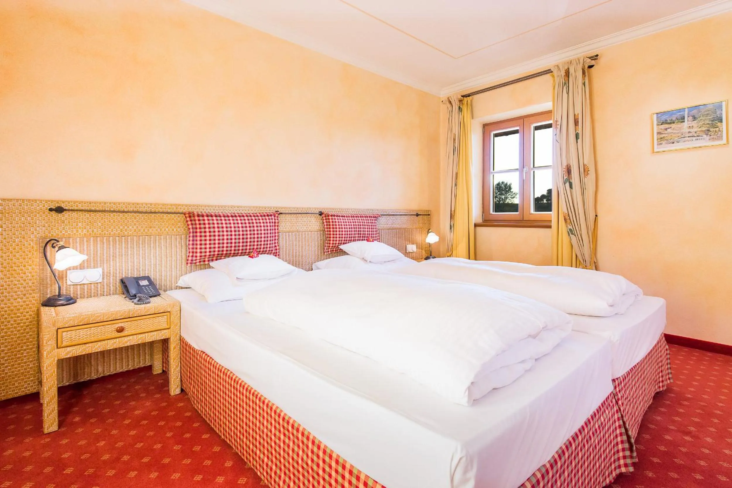 Photo of the whole room, Bed in Hotel und Landgasthof Altwirt