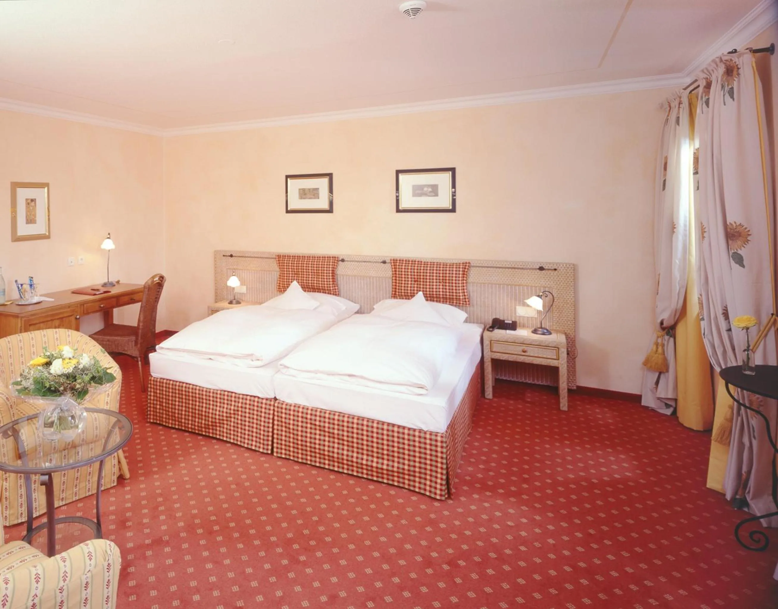 Photo of the whole room, Bed in Hotel und Landgasthof Altwirt
