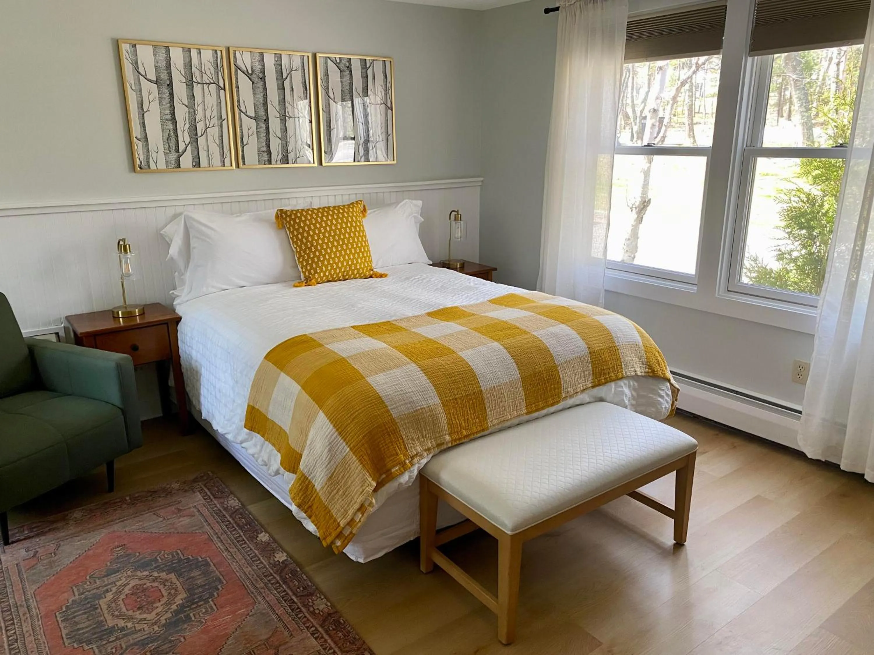 Bed in Hanscom's Motel & Cottages