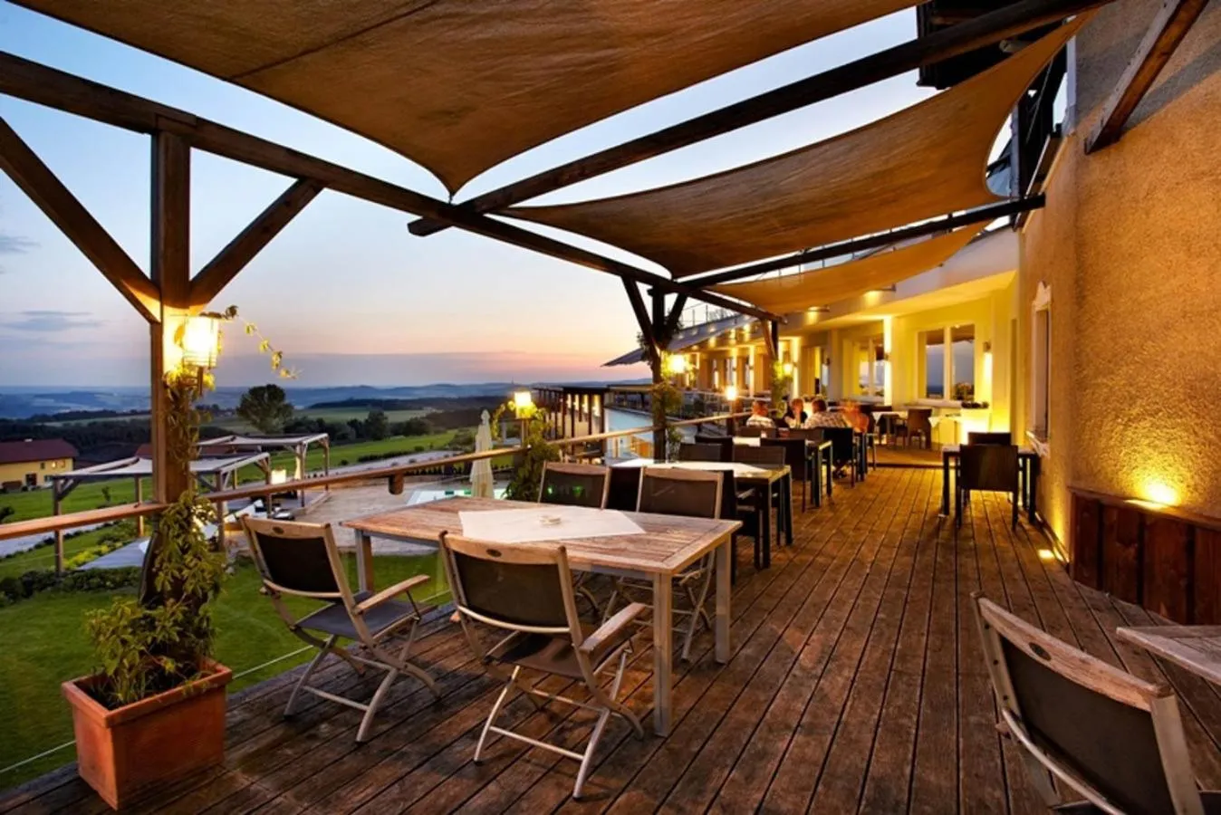 Restaurant/places to eat in Revita Hotel Kocher