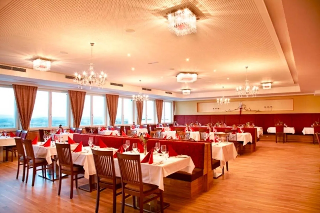 Restaurant/places to eat in Revita Hotel Kocher