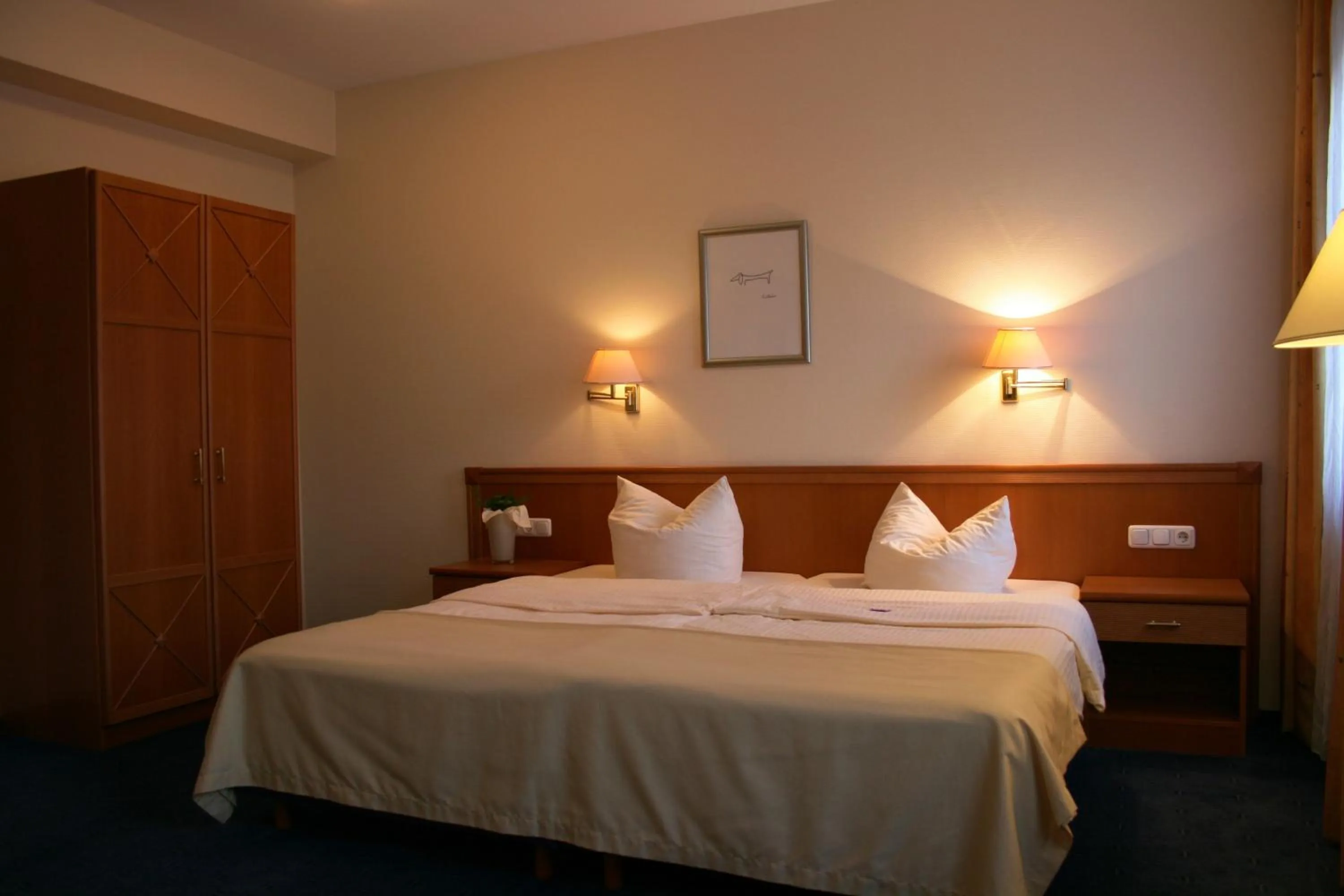 Photo of the whole room, Bed in Hotel Wilhelmshöhe