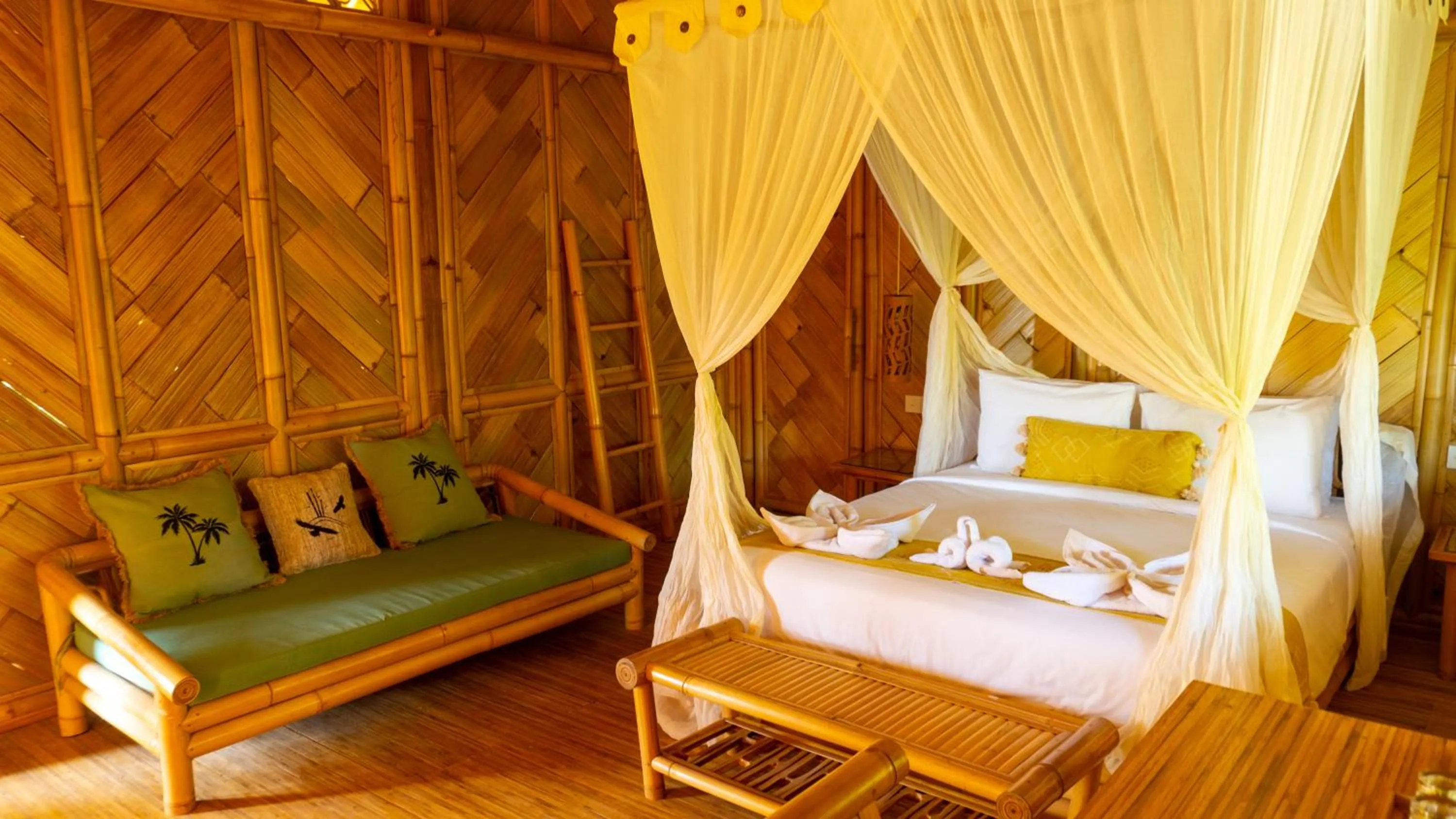 Photo of the whole room, Bed in Elang Hillside Bamboo Villas