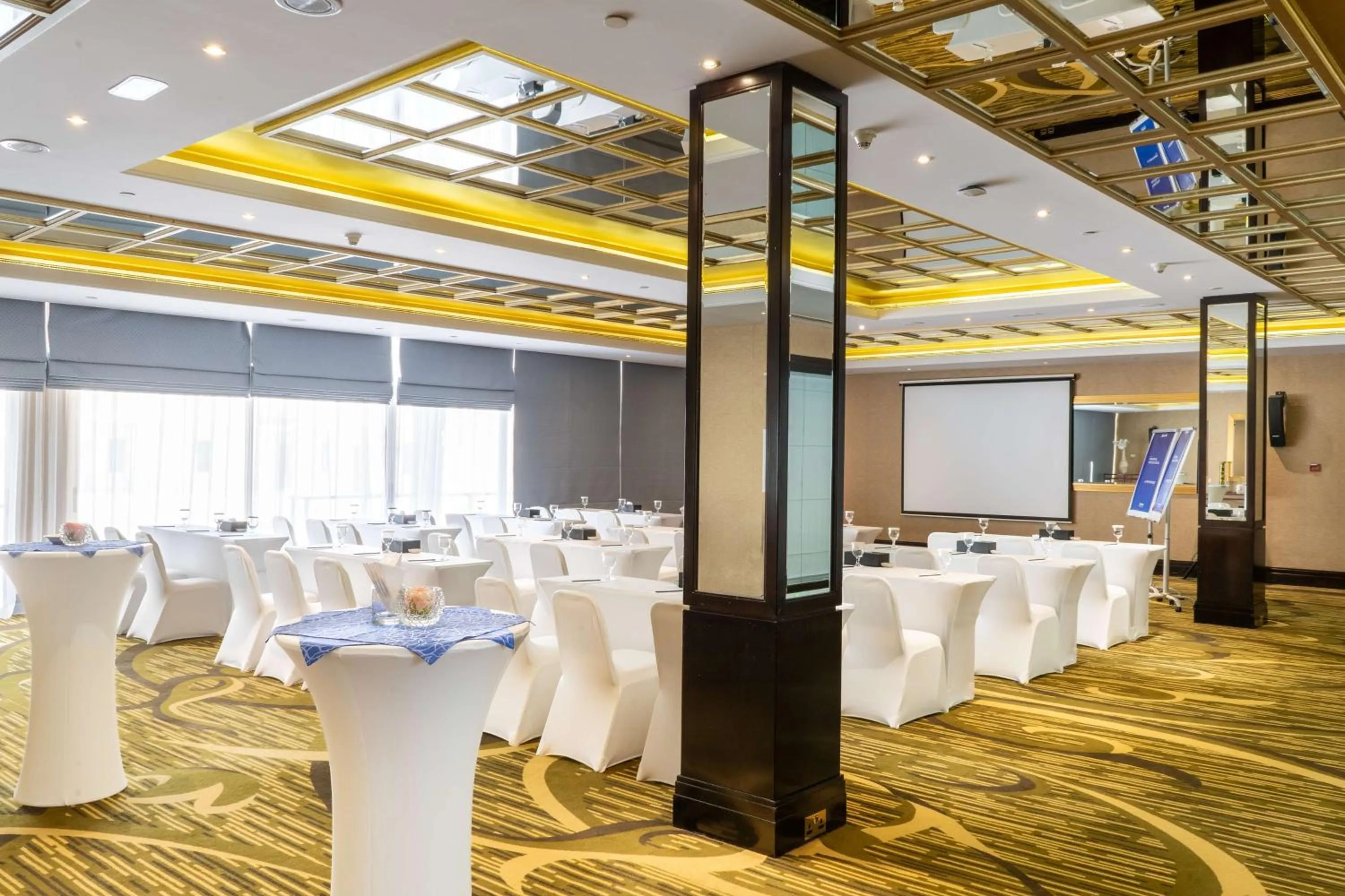 Meeting/conference room in Radisson Blu Hotel & Resort, Abu Dhabi Corniche